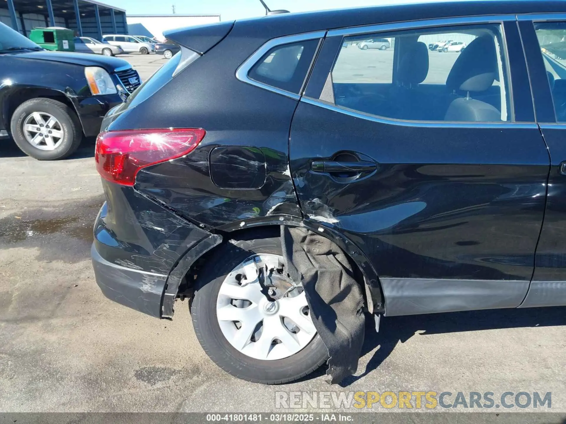 6 Photograph of a damaged car JN1BJ1CP7KW239326 NISSAN ROGUE SPORT 2019