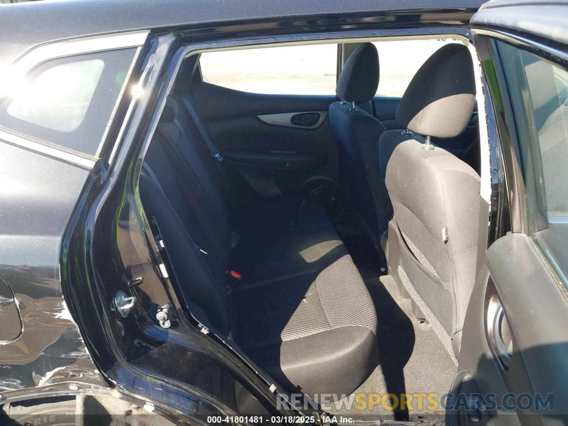 8 Photograph of a damaged car JN1BJ1CP7KW239326 NISSAN ROGUE SPORT 2019
