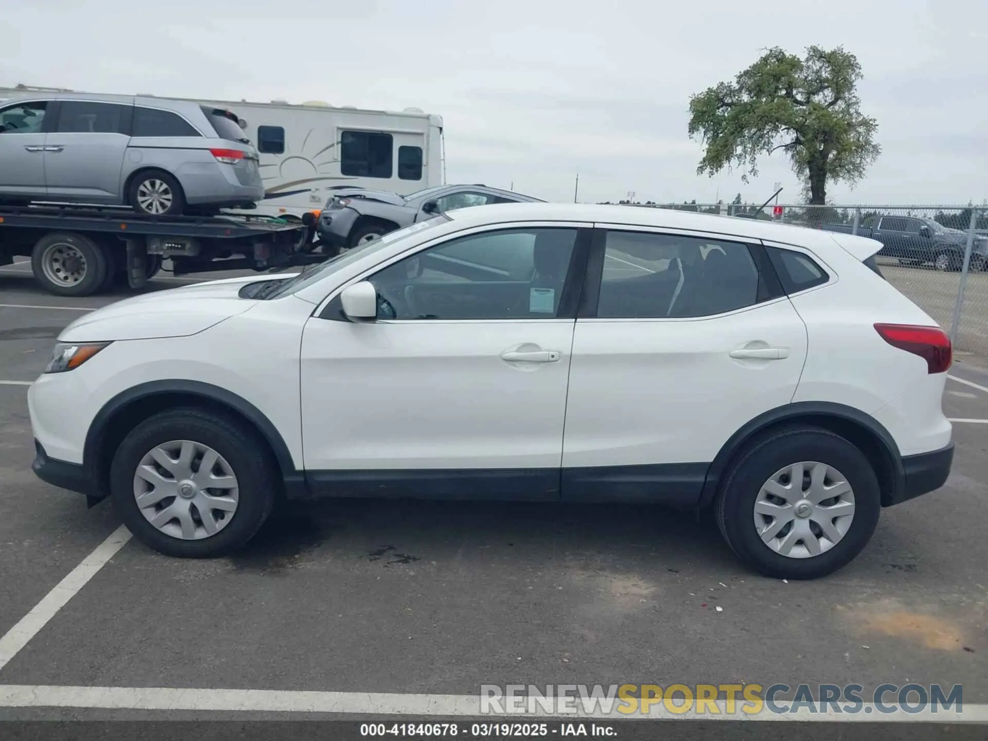 14 Photograph of a damaged car JN1BJ1CP7KW239410 NISSAN ROGUE SPORT 2019
