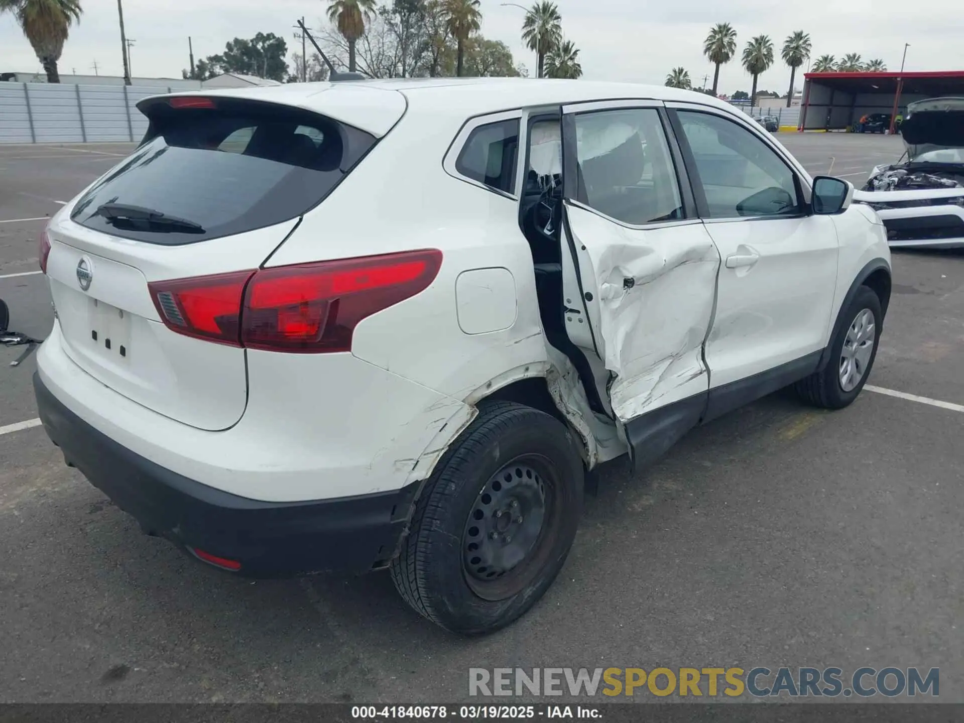 4 Photograph of a damaged car JN1BJ1CP7KW239410 NISSAN ROGUE SPORT 2019