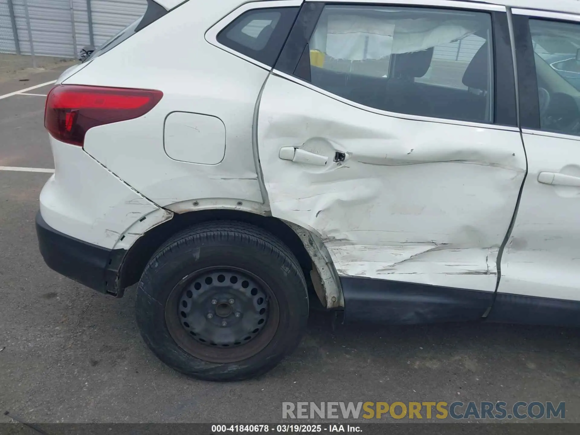 6 Photograph of a damaged car JN1BJ1CP7KW239410 NISSAN ROGUE SPORT 2019