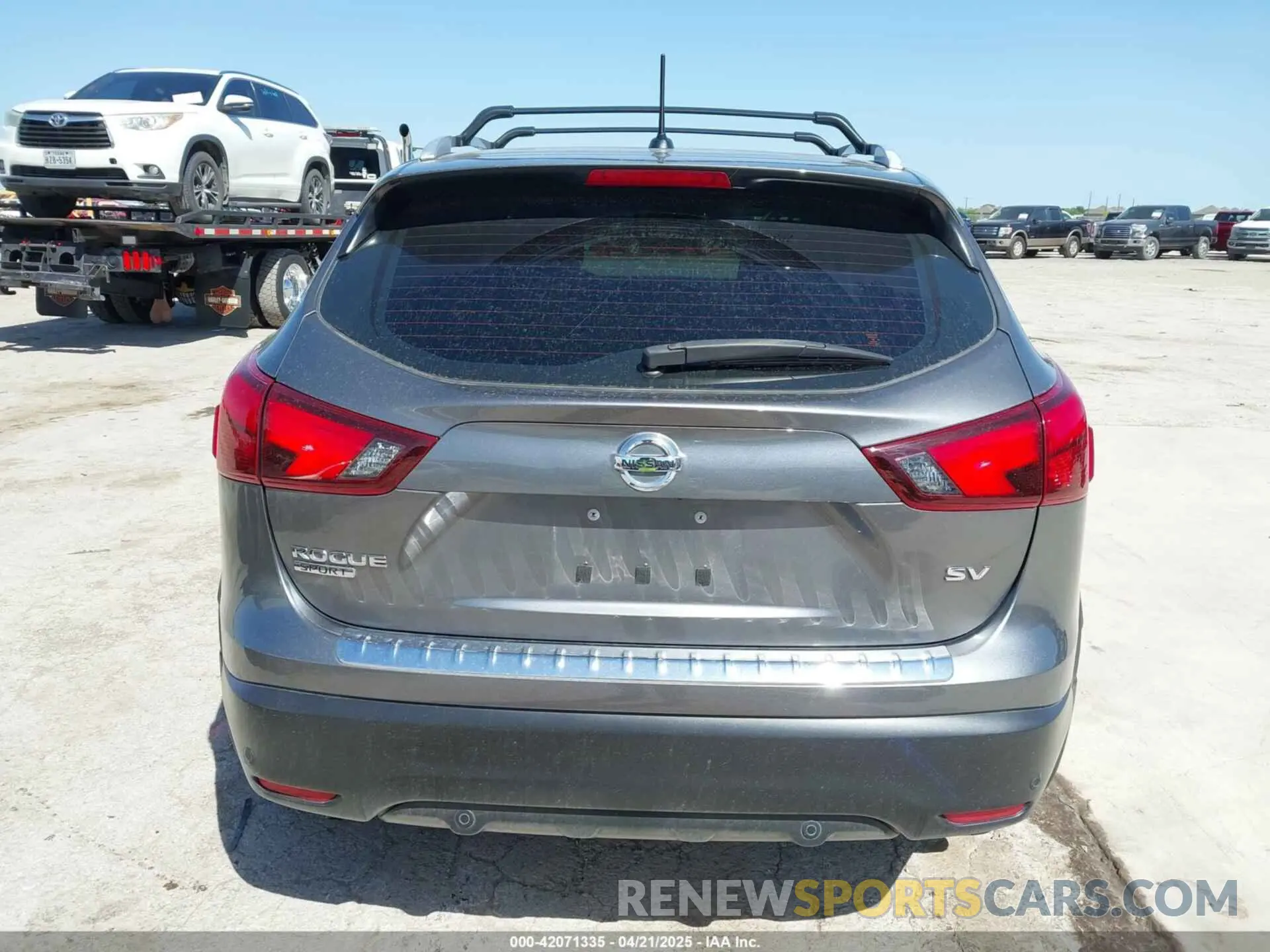 16 Photograph of a damaged car JN1BJ1CP7KW526147 NISSAN ROGUE SPORT 2019