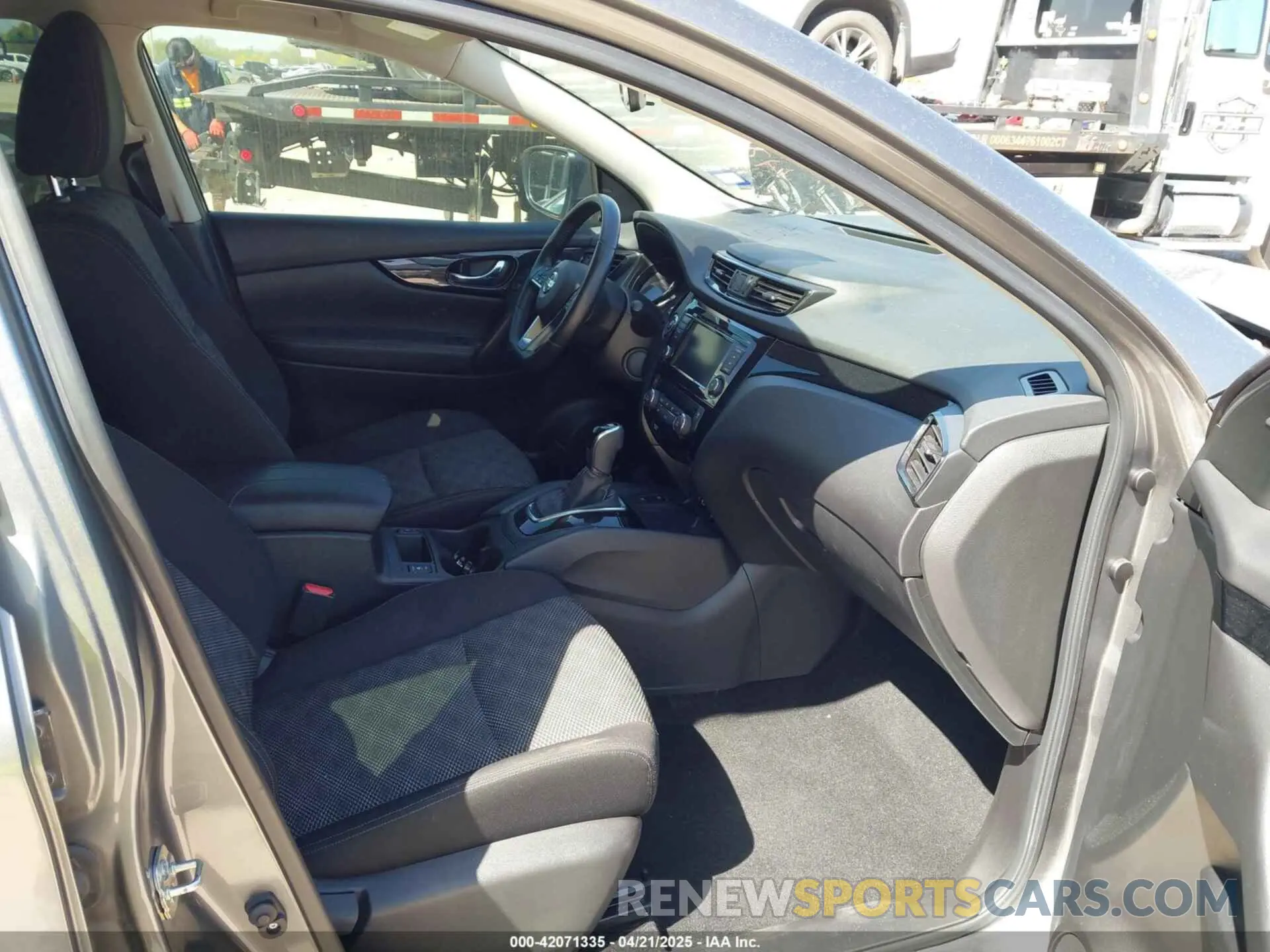 5 Photograph of a damaged car JN1BJ1CP7KW526147 NISSAN ROGUE SPORT 2019