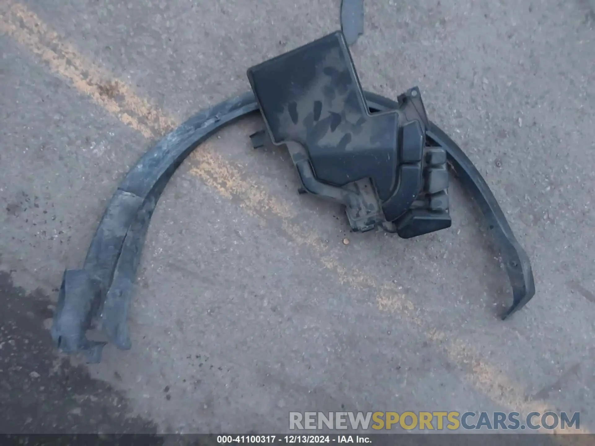 12 Photograph of a damaged car JN1BJ1CP8KW221711 NISSAN ROGUE SPORT 2019