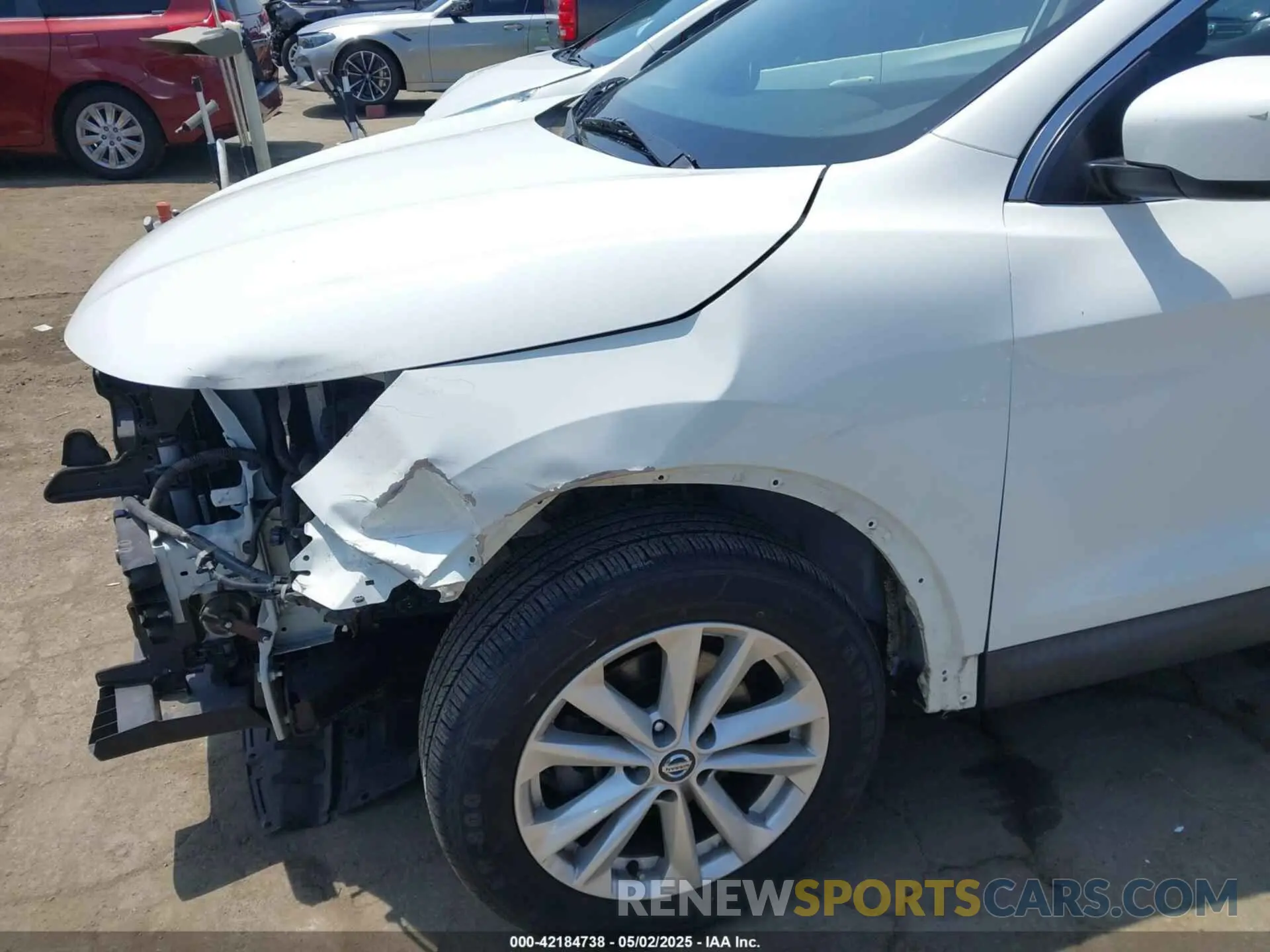 18 Photograph of a damaged car JN1BJ1CP8KW222406 NISSAN ROGUE SPORT 2019