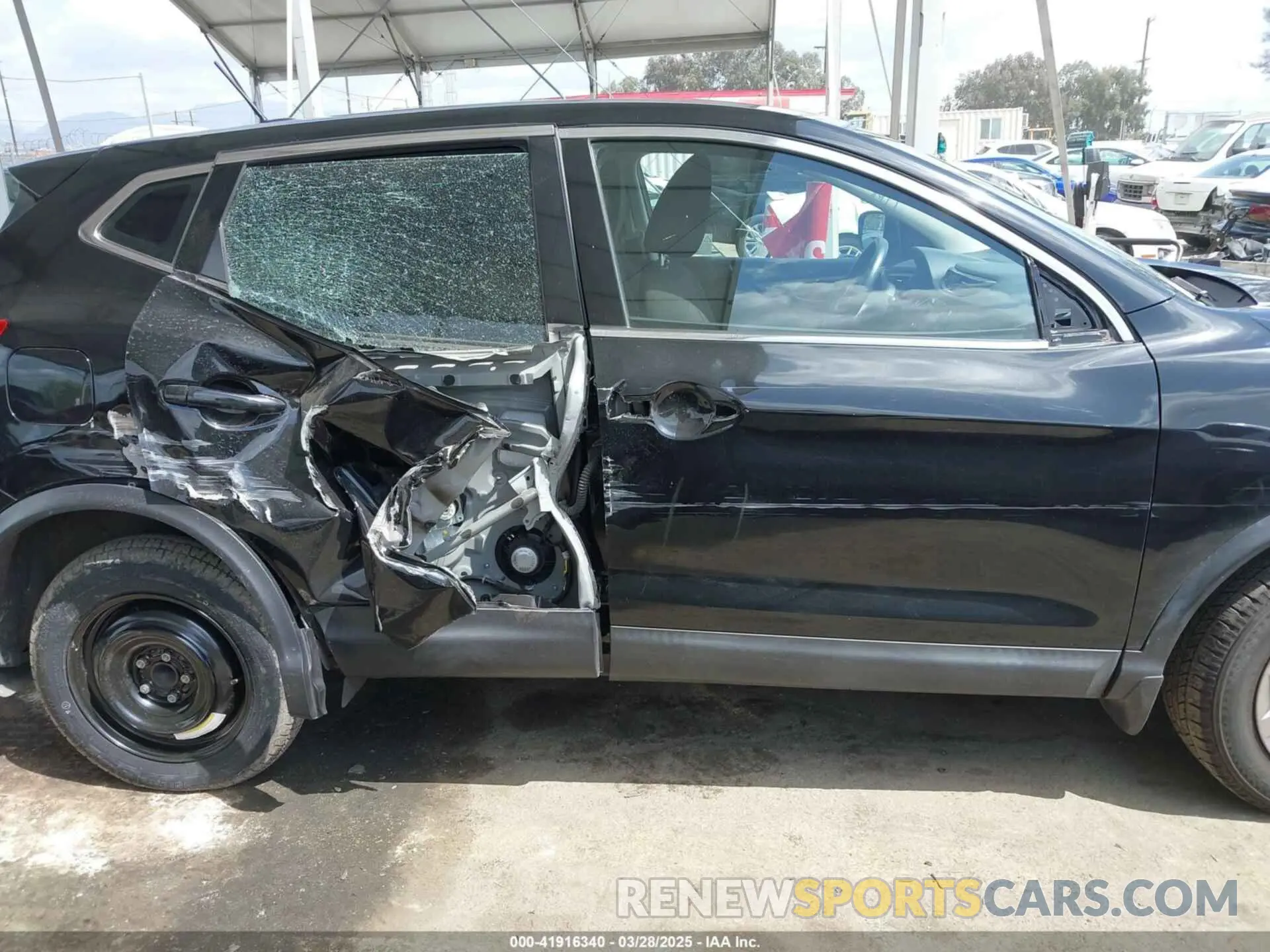 14 Photograph of a damaged car JN1BJ1CP8KW227072 NISSAN ROGUE SPORT 2019