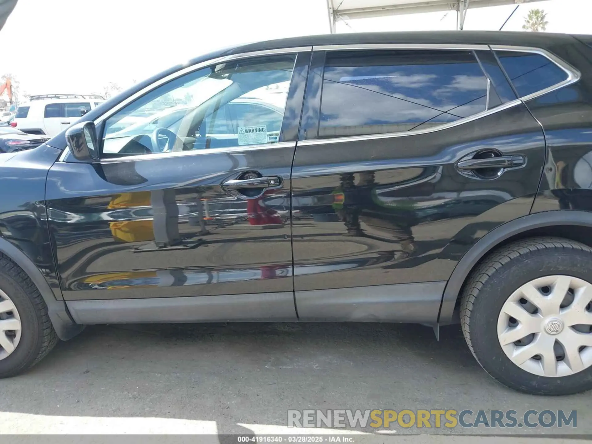15 Photograph of a damaged car JN1BJ1CP8KW227072 NISSAN ROGUE SPORT 2019