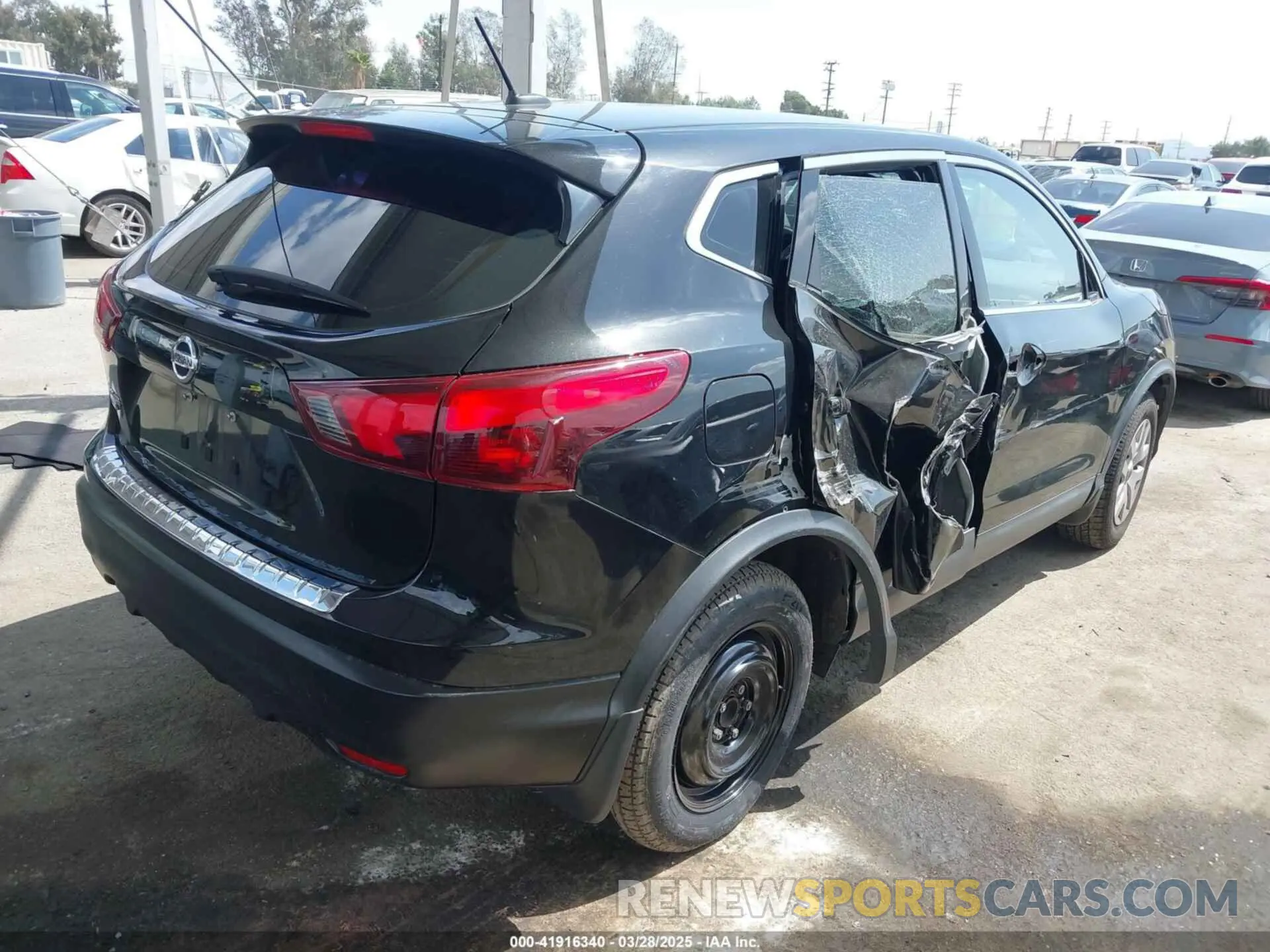 4 Photograph of a damaged car JN1BJ1CP8KW227072 NISSAN ROGUE SPORT 2019