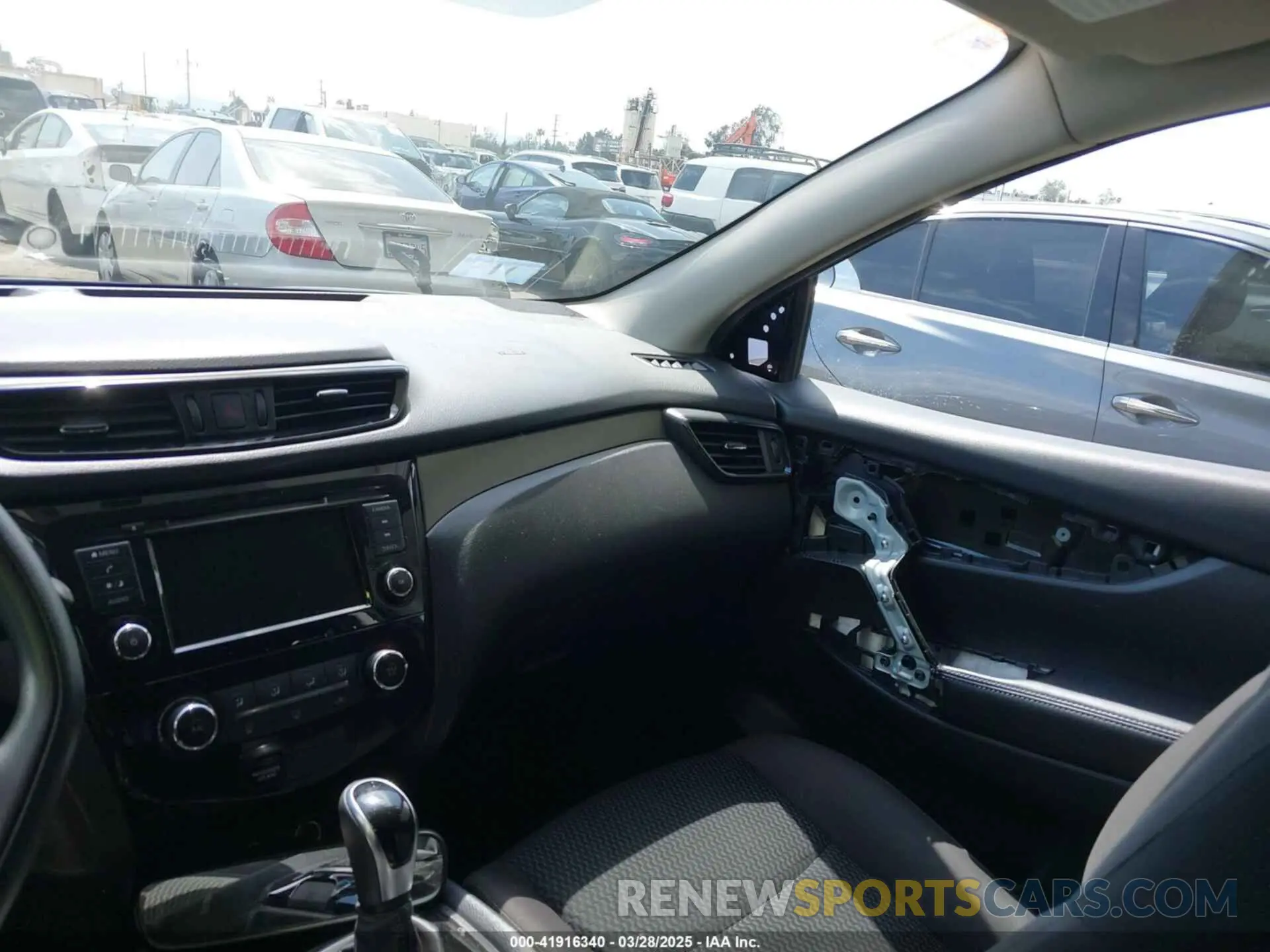 5 Photograph of a damaged car JN1BJ1CP8KW227072 NISSAN ROGUE SPORT 2019