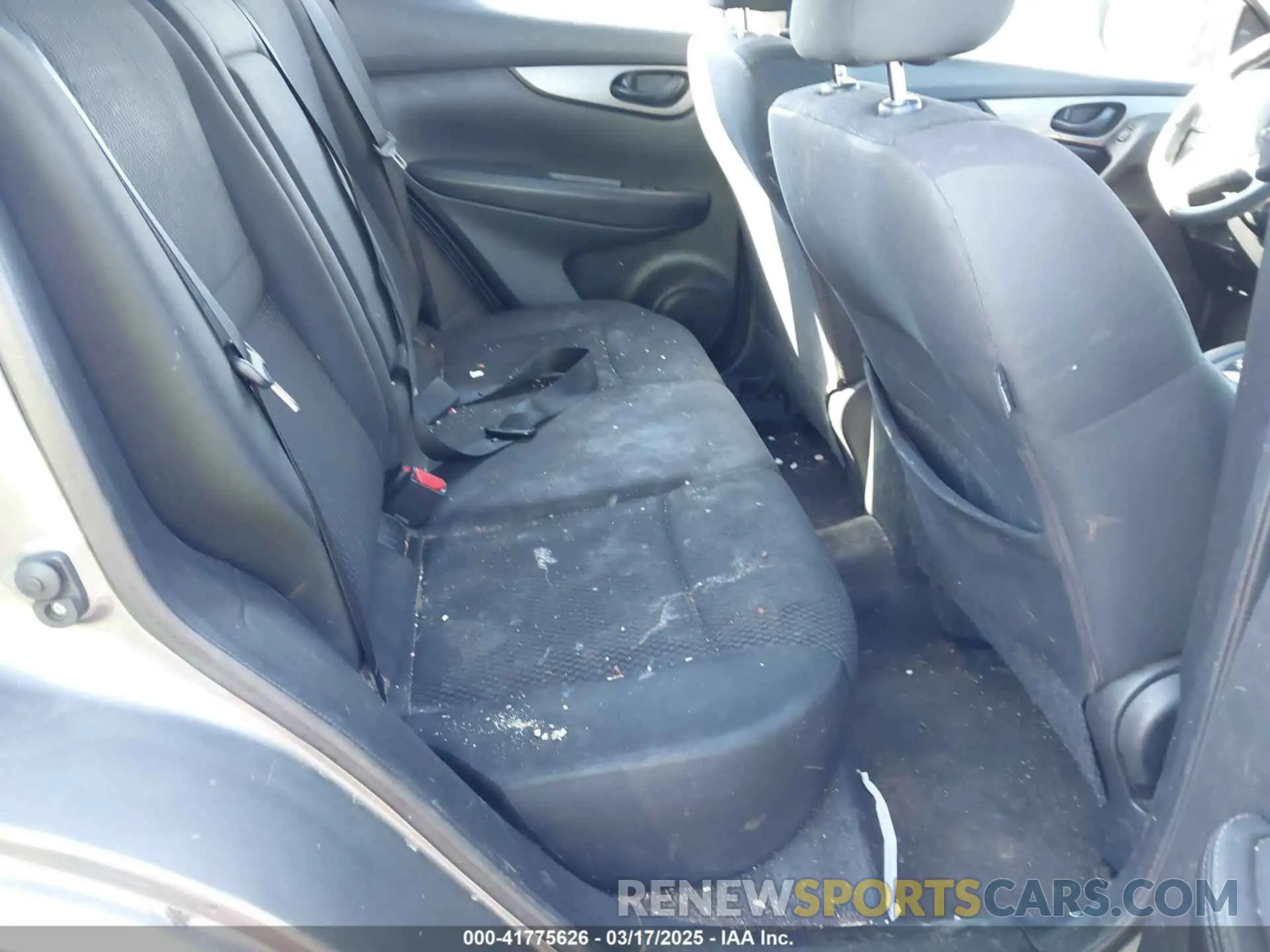 8 Photograph of a damaged car JN1BJ1CP8KW231932 NISSAN ROGUE SPORT 2019