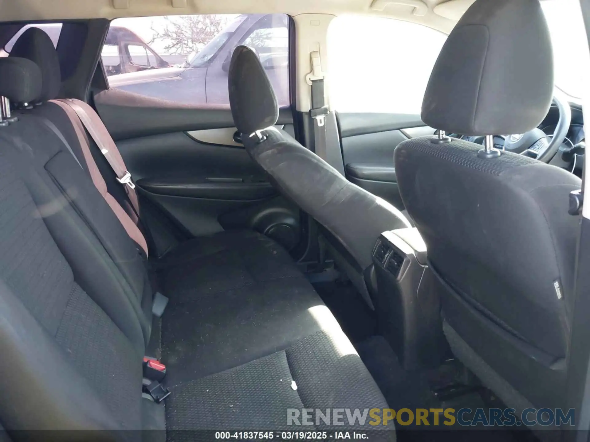 8 Photograph of a damaged car JN1BJ1CP8KW521247 NISSAN ROGUE SPORT 2019