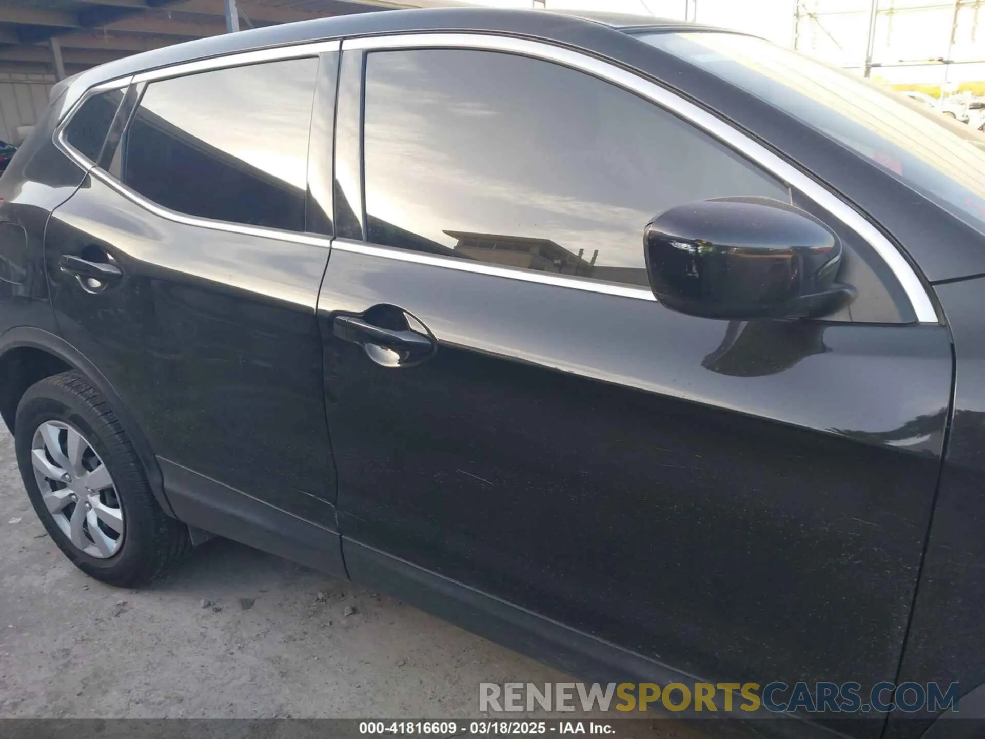 13 Photograph of a damaged car JN1BJ1CP8KW528909 NISSAN ROGUE SPORT 2019