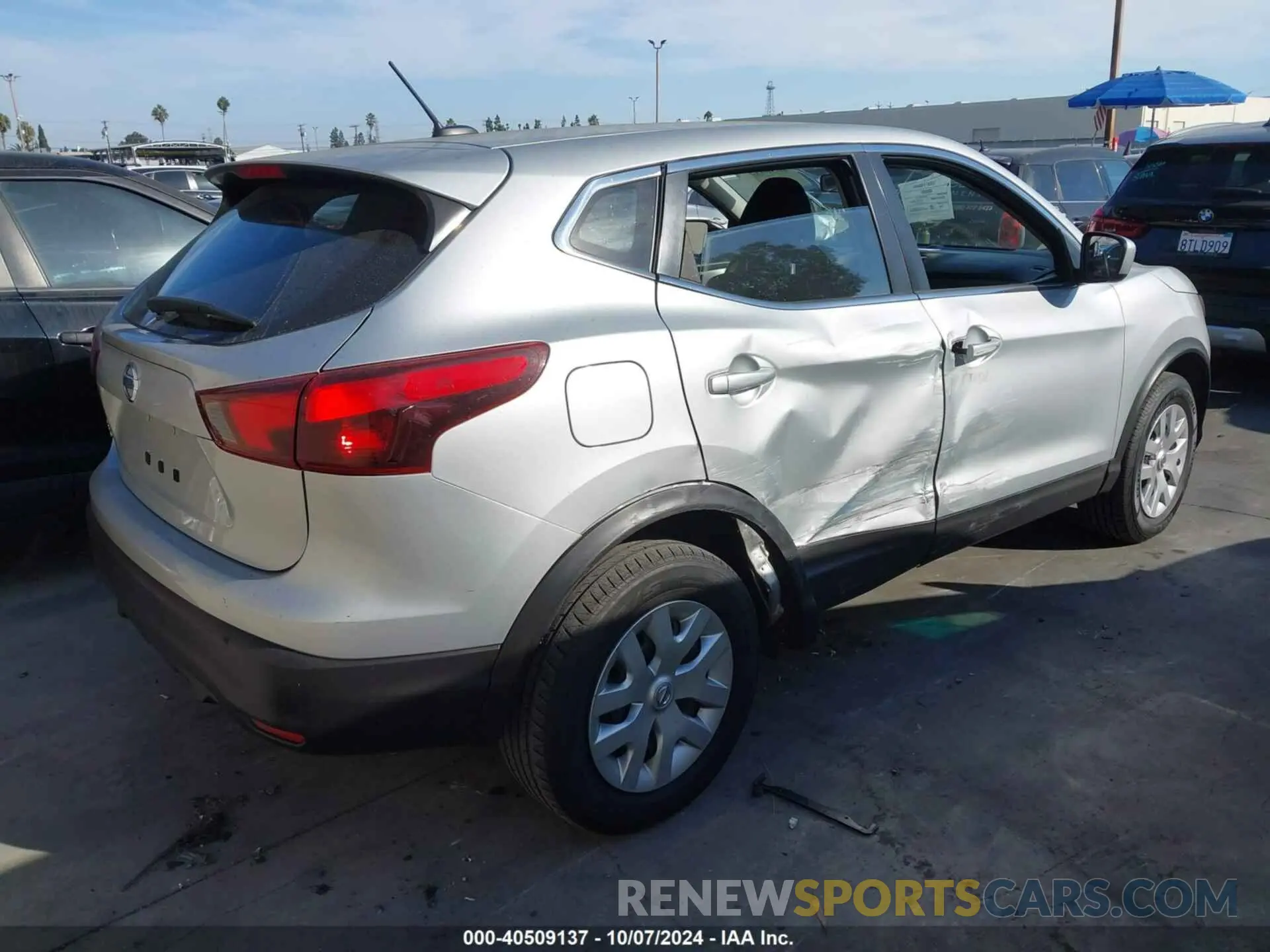 4 Photograph of a damaged car JN1BJ1CP9KW216226 NISSAN ROGUE SPORT 2019