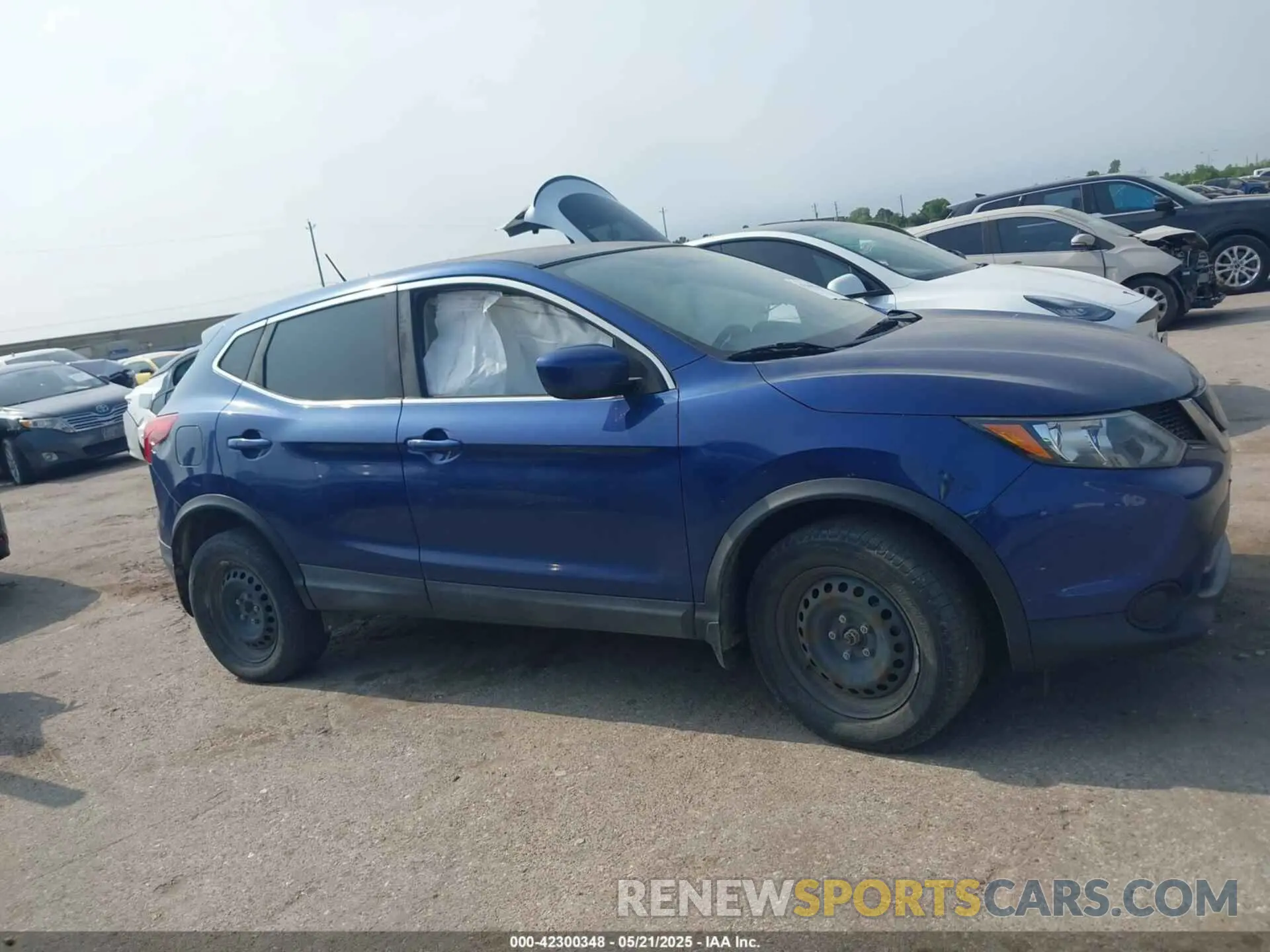 13 Photograph of a damaged car JN1BJ1CP9KW227128 NISSAN ROGUE SPORT 2019