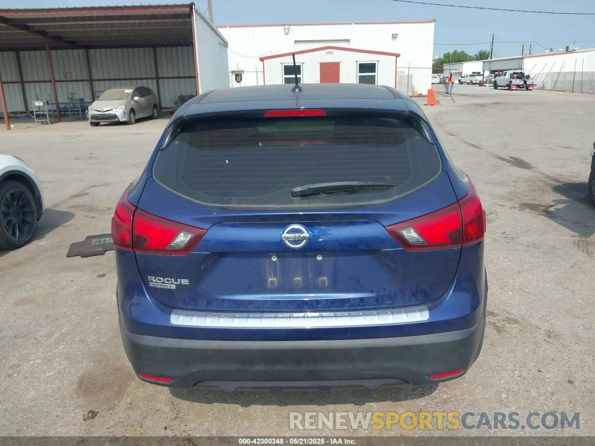 16 Photograph of a damaged car JN1BJ1CP9KW227128 NISSAN ROGUE SPORT 2019