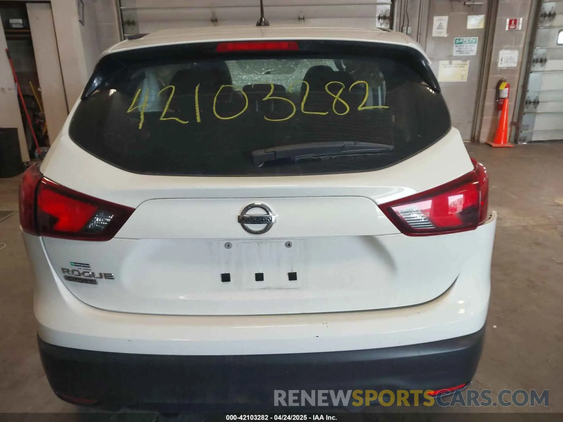 17 Photograph of a damaged car JN1BJ1CP9KW240705 NISSAN ROGUE SPORT 2019