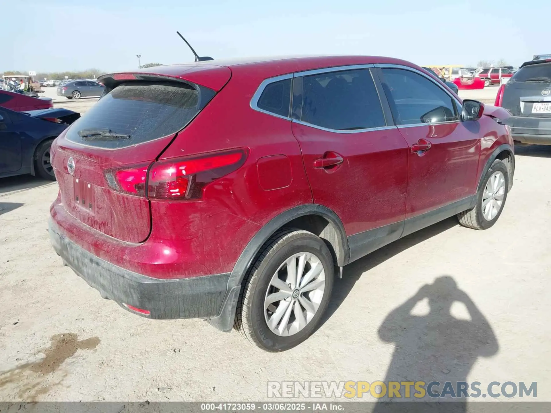 4 Photograph of a damaged car JN1BJ1CP9KW242860 NISSAN ROGUE SPORT 2019