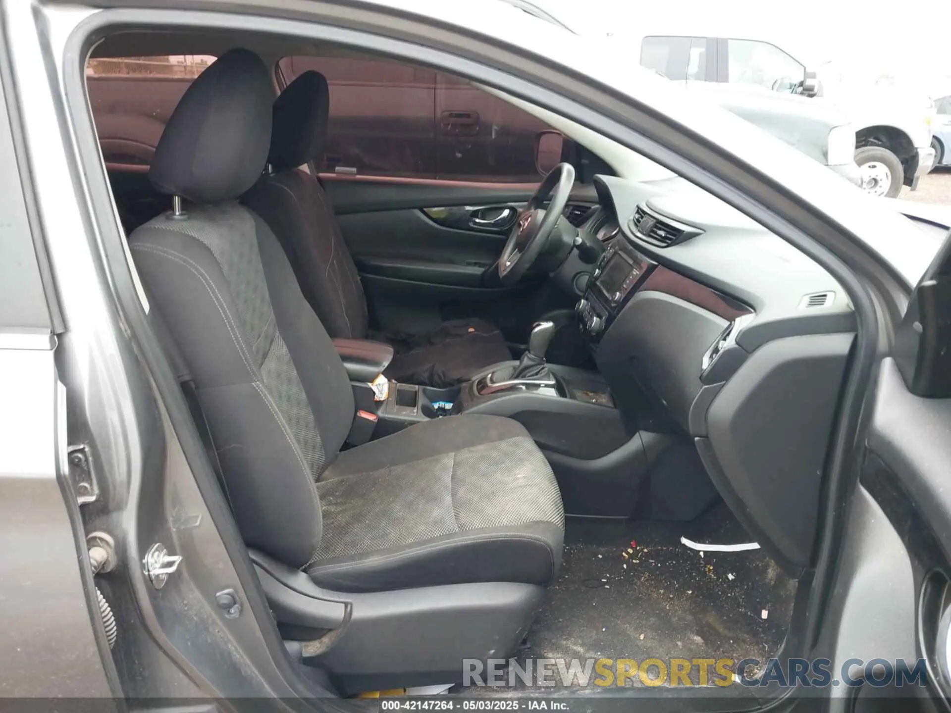 5 Photograph of a damaged car JN1BJ1CP9KW521628 NISSAN ROGUE SPORT 2019