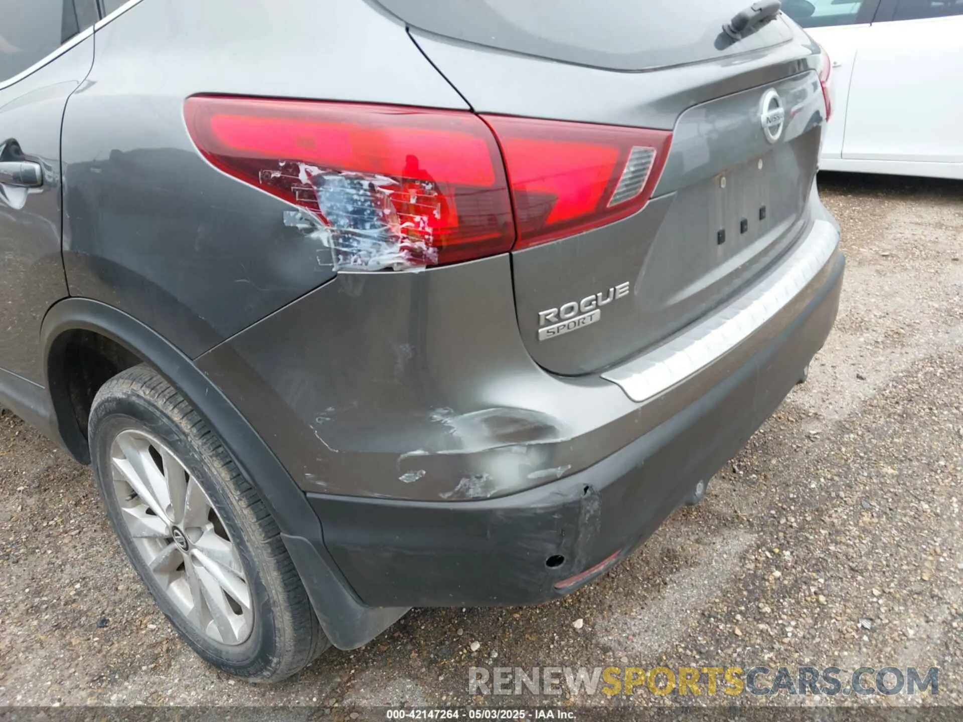 6 Photograph of a damaged car JN1BJ1CP9KW521628 NISSAN ROGUE SPORT 2019