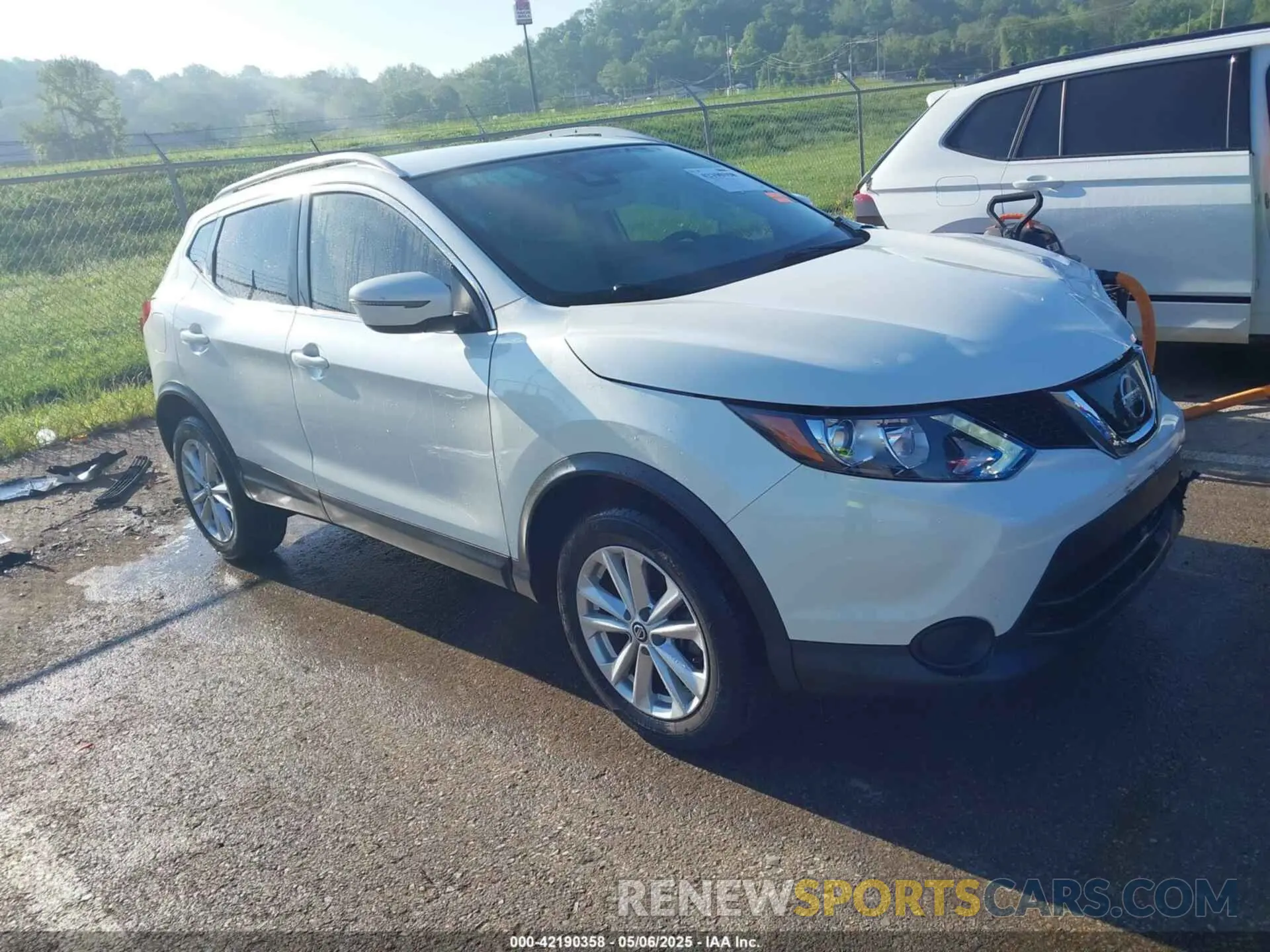 1 Photograph of a damaged car JN1BJ1CP9KW528885 NISSAN ROGUE SPORT 2019