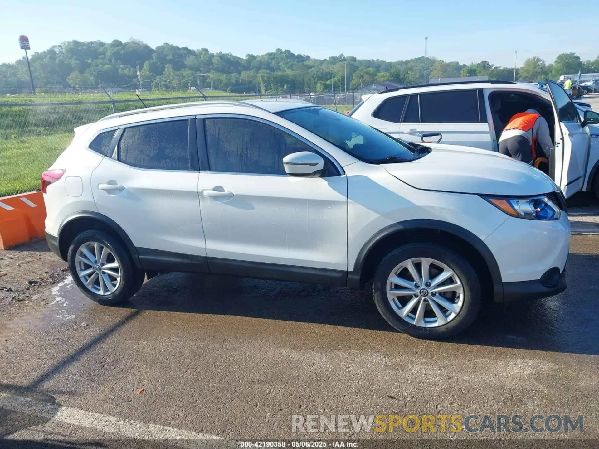 14 Photograph of a damaged car JN1BJ1CP9KW528885 NISSAN ROGUE SPORT 2019