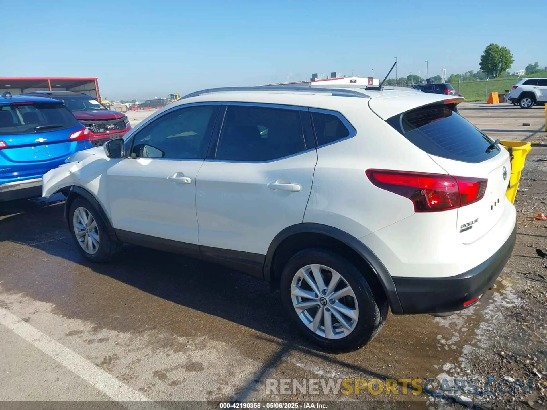 15 Photograph of a damaged car JN1BJ1CP9KW528885 NISSAN ROGUE SPORT 2019