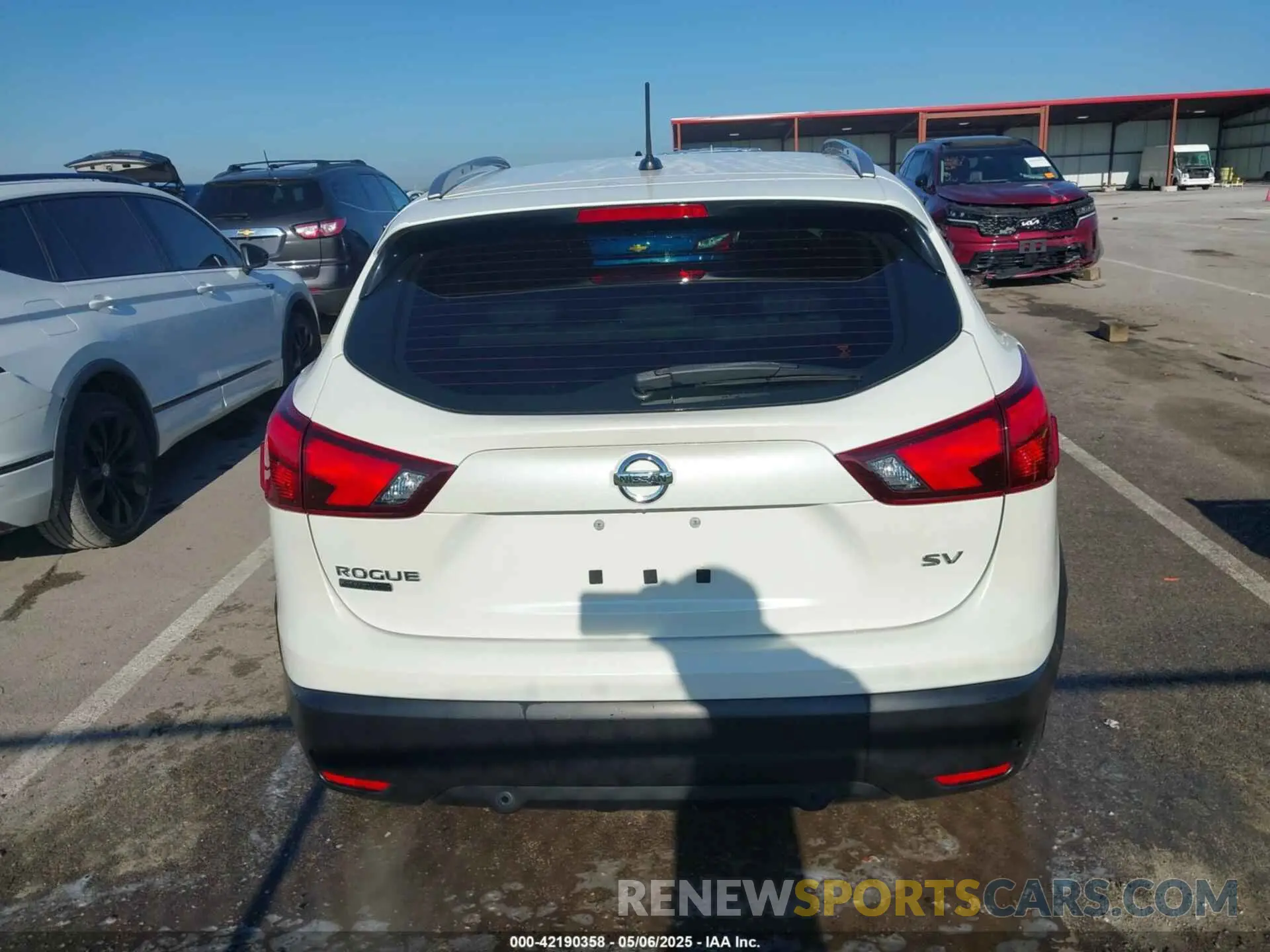 17 Photograph of a damaged car JN1BJ1CP9KW528885 NISSAN ROGUE SPORT 2019