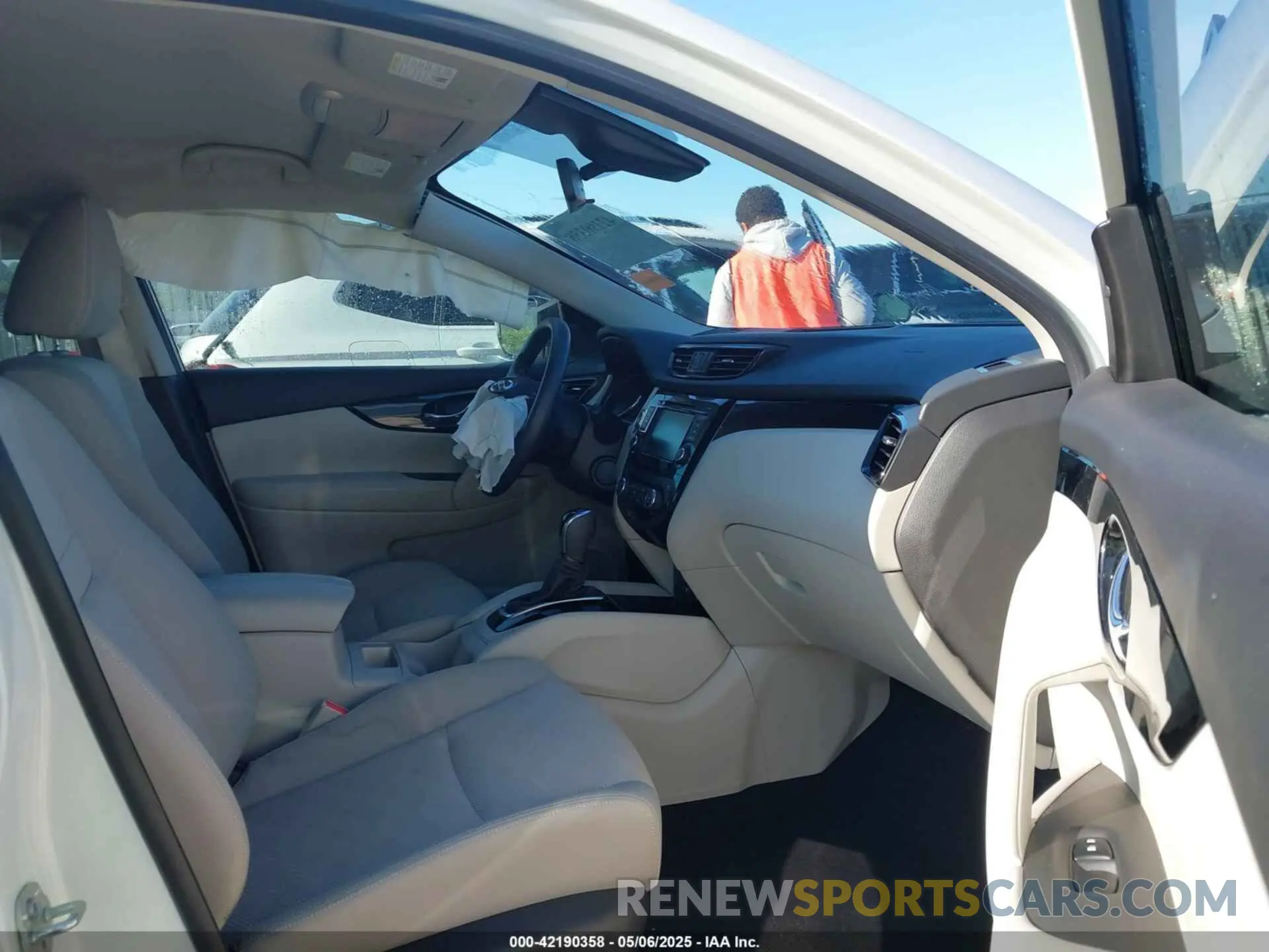 5 Photograph of a damaged car JN1BJ1CP9KW528885 NISSAN ROGUE SPORT 2019