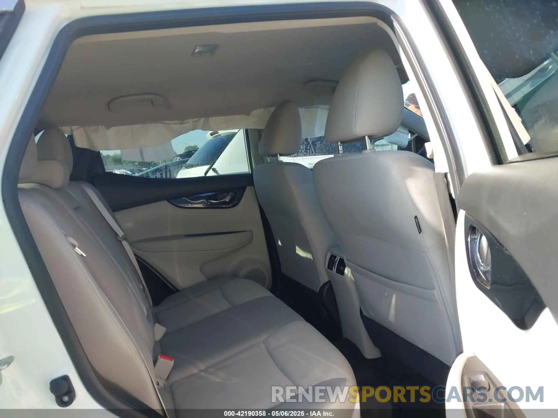 8 Photograph of a damaged car JN1BJ1CP9KW528885 NISSAN ROGUE SPORT 2019