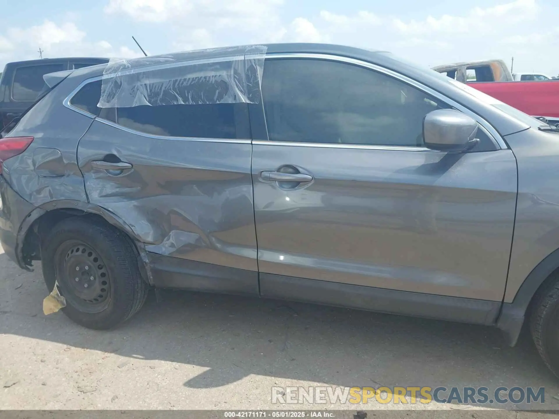 13 Photograph of a damaged car JN1BJ1CP9KW530345 NISSAN ROGUE SPORT 2019