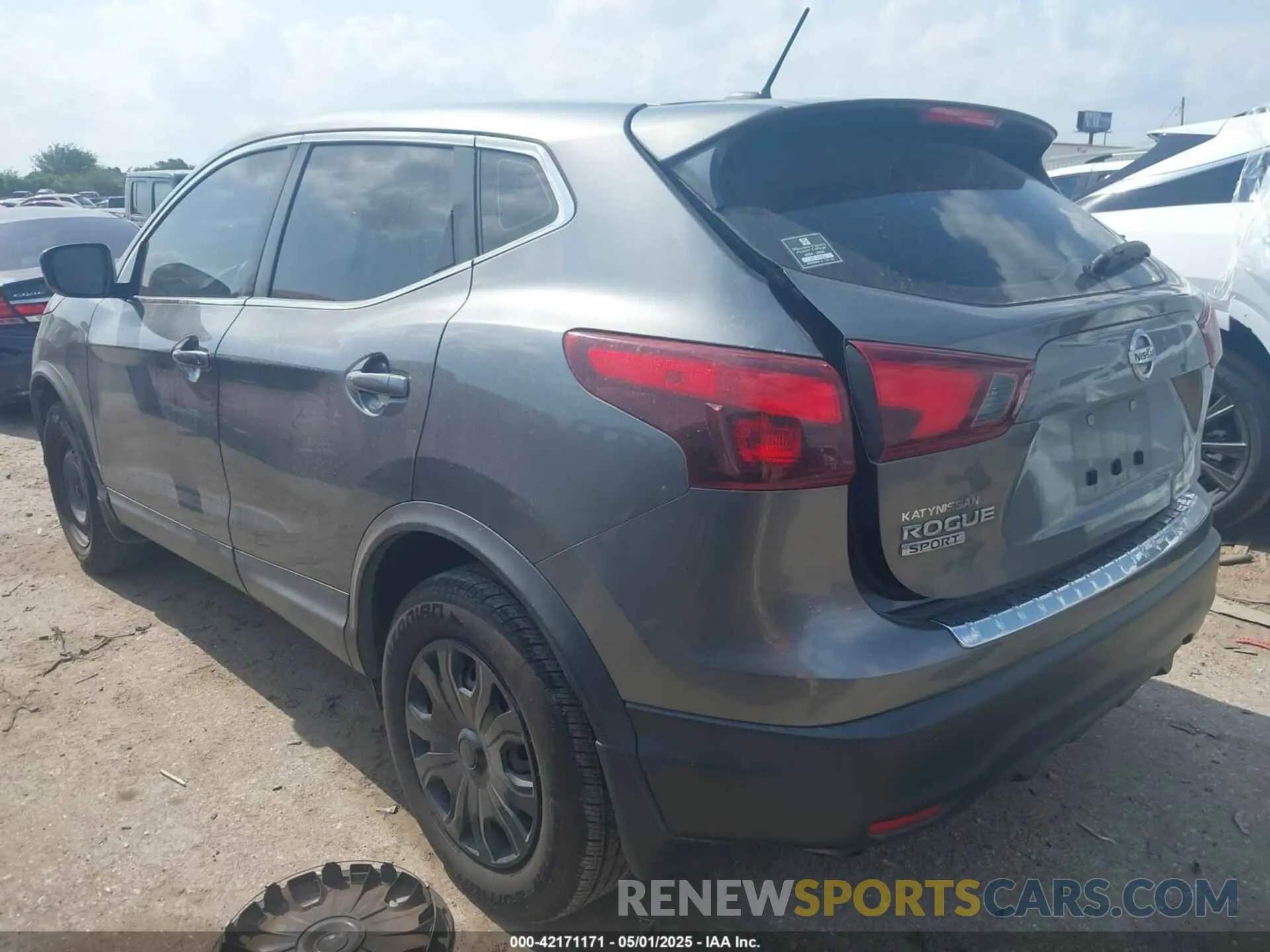 3 Photograph of a damaged car JN1BJ1CP9KW530345 NISSAN ROGUE SPORT 2019