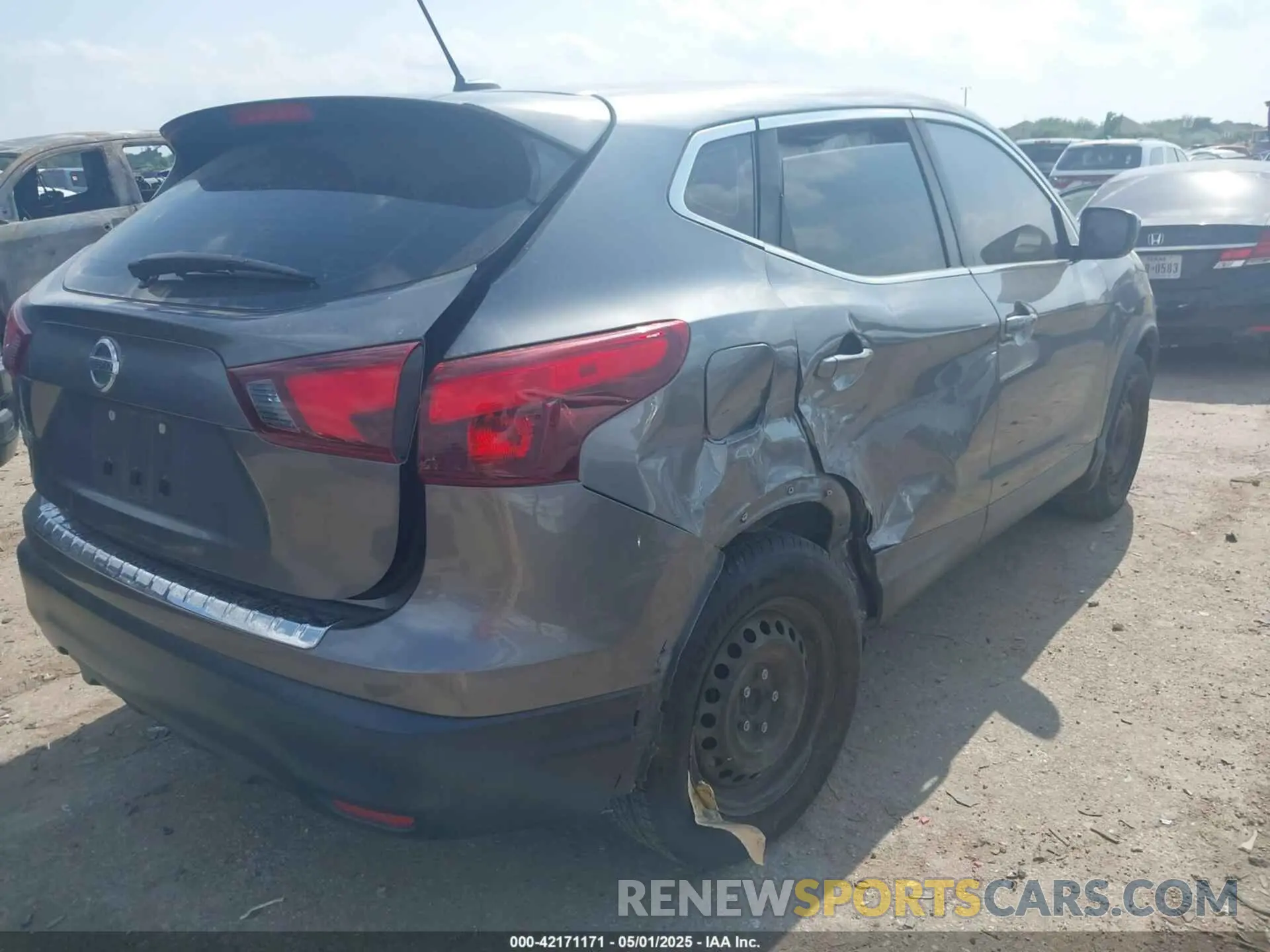 4 Photograph of a damaged car JN1BJ1CP9KW530345 NISSAN ROGUE SPORT 2019