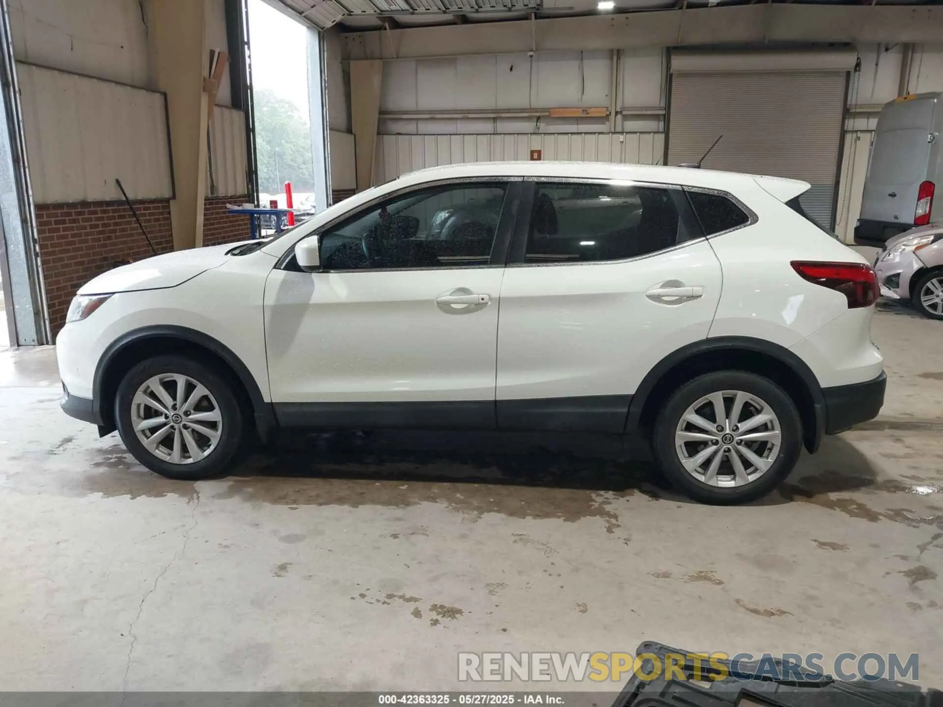 15 Photograph of a damaged car JN1BJ1CPXKW220009 NISSAN ROGUE SPORT 2019