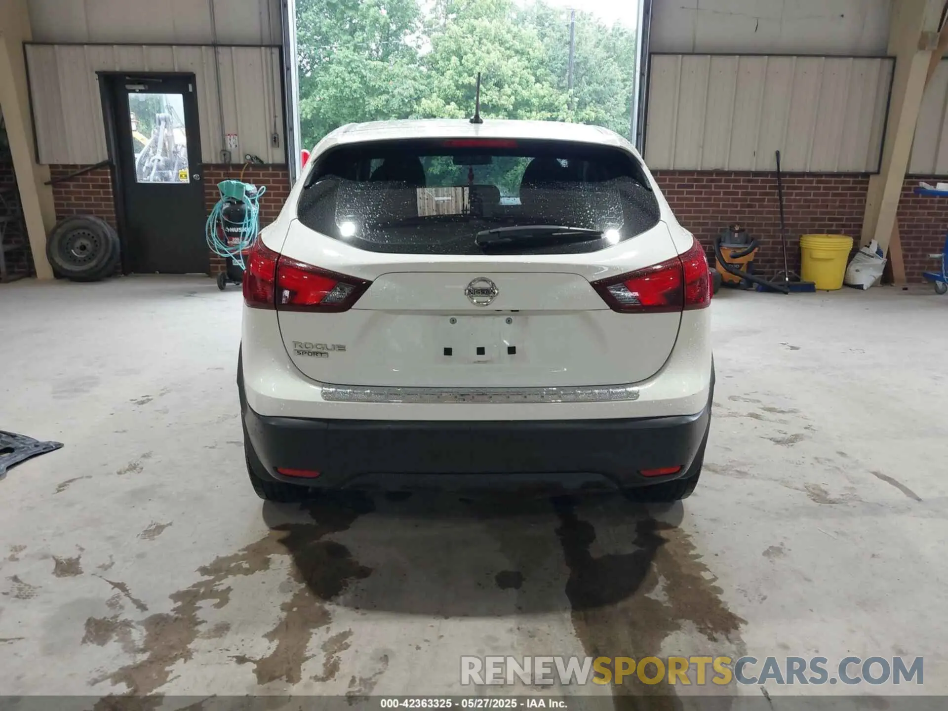 17 Photograph of a damaged car JN1BJ1CPXKW220009 NISSAN ROGUE SPORT 2019