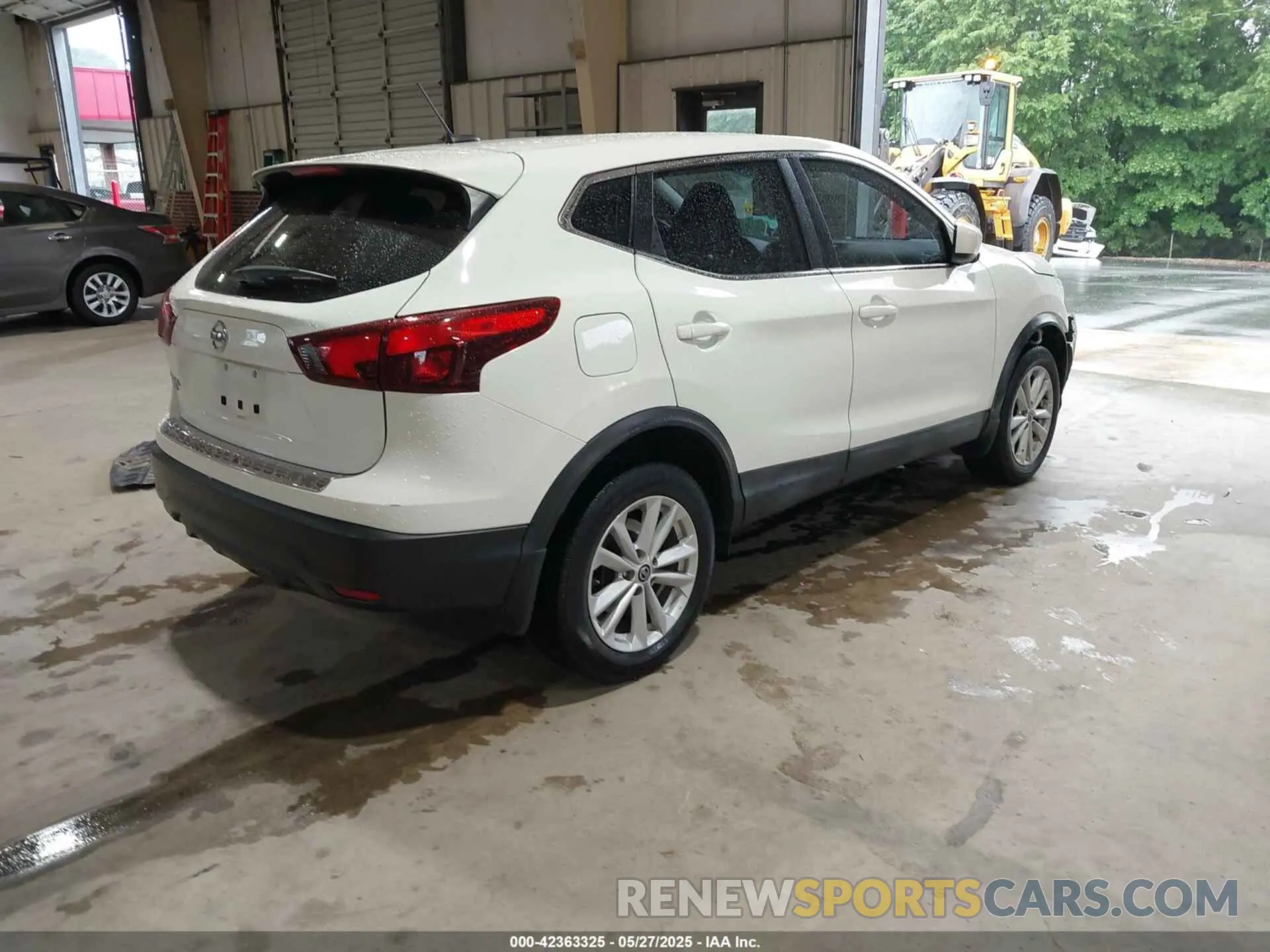 4 Photograph of a damaged car JN1BJ1CPXKW220009 NISSAN ROGUE SPORT 2019