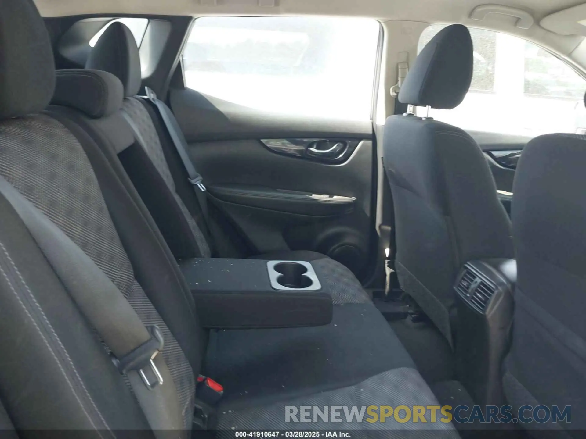 8 Photograph of a damaged car JN1BJ1CPXKW239644 NISSAN ROGUE SPORT 2019