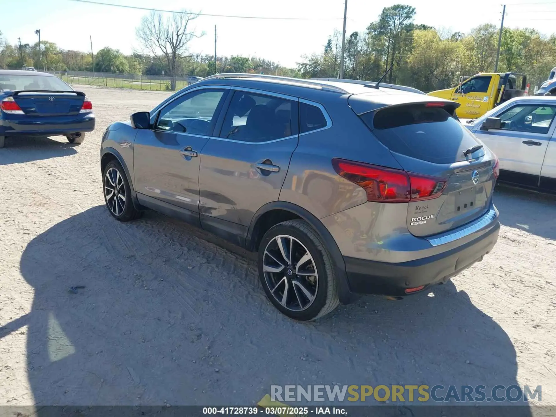 3 Photograph of a damaged car JN1BJ1CPXKW527194 NISSAN ROGUE SPORT 2019