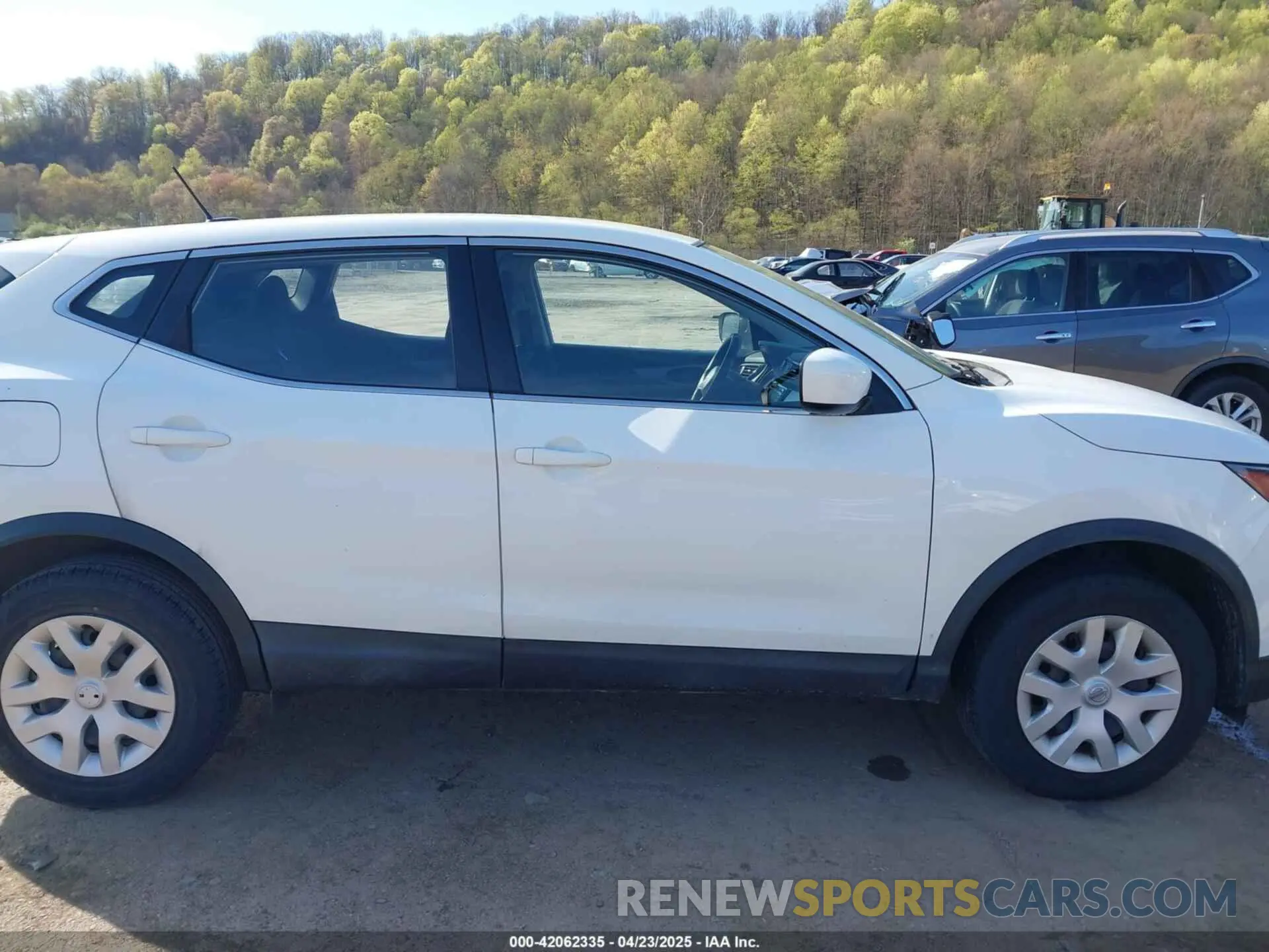 14 Photograph of a damaged car JN1BJ1CR0KW310254 NISSAN ROGUE SPORT 2019