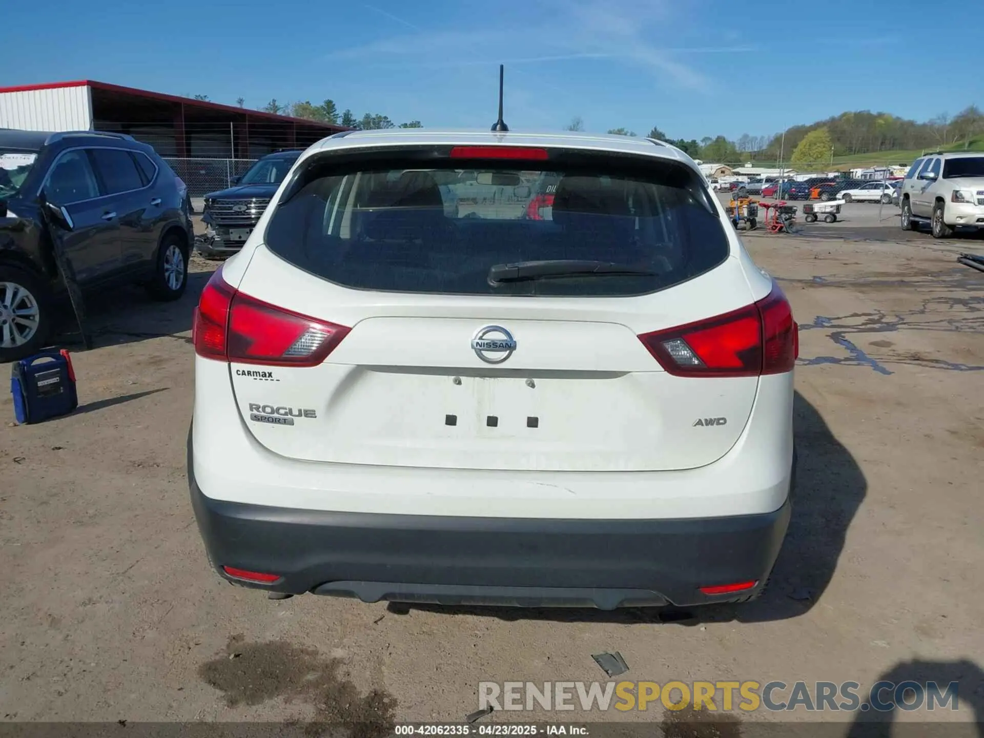 17 Photograph of a damaged car JN1BJ1CR0KW310254 NISSAN ROGUE SPORT 2019