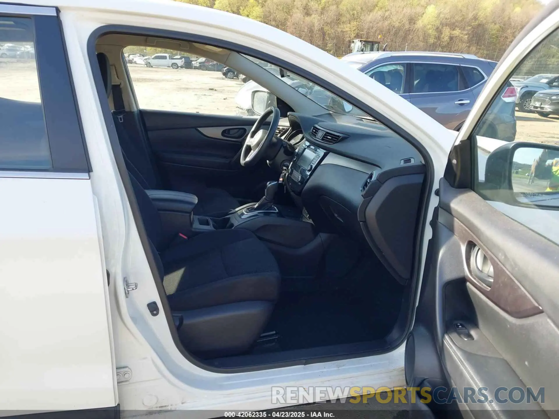 5 Photograph of a damaged car JN1BJ1CR0KW310254 NISSAN ROGUE SPORT 2019