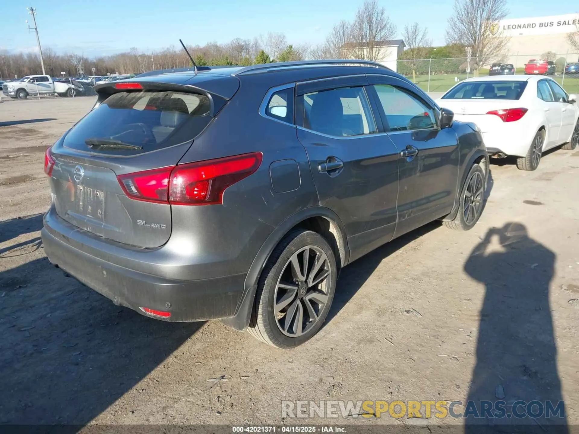 4 Photograph of a damaged car JN1BJ1CR0KW314207 NISSAN ROGUE SPORT 2019