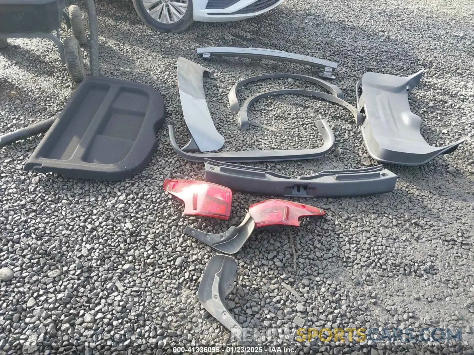 12 Photograph of a damaged car JN1BJ1CR0KW319763 NISSAN ROGUE SPORT 2019