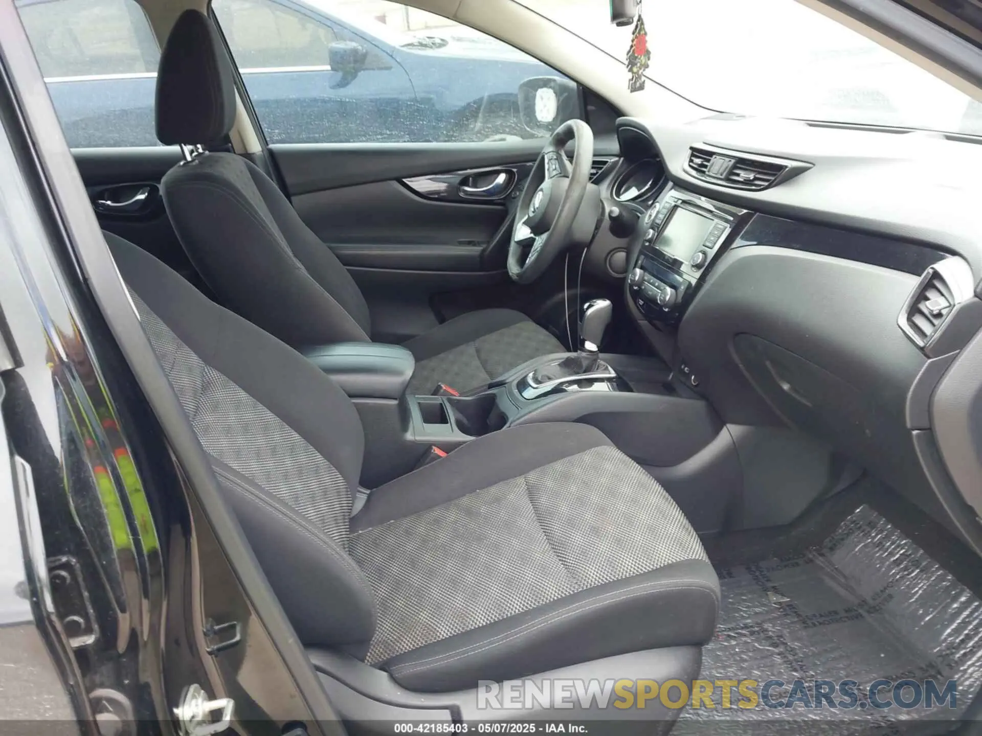 5 Photograph of a damaged car JN1BJ1CR0KW627340 NISSAN ROGUE SPORT 2019