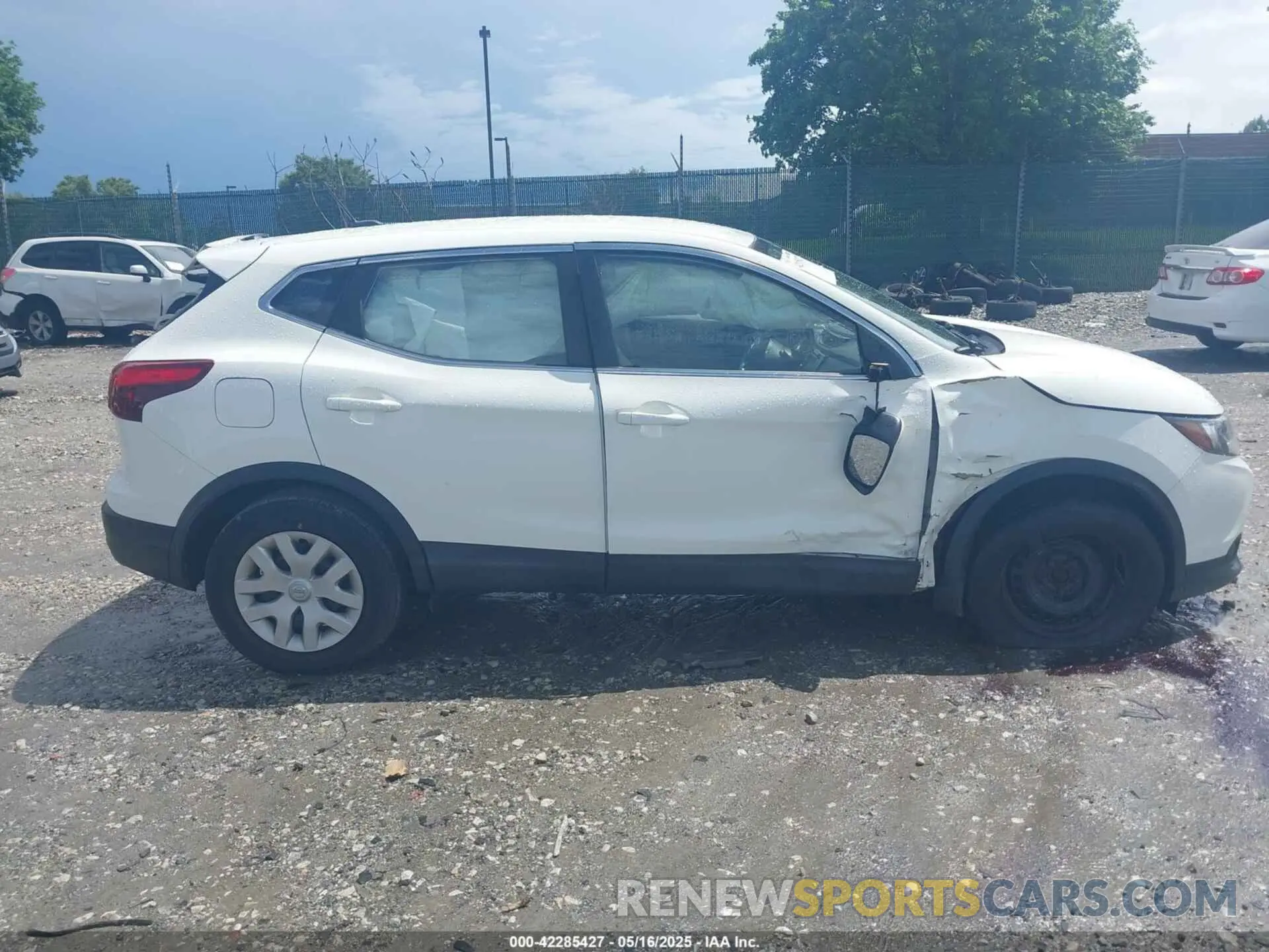 13 Photograph of a damaged car JN1BJ1CR1KW316175 NISSAN ROGUE SPORT 2019