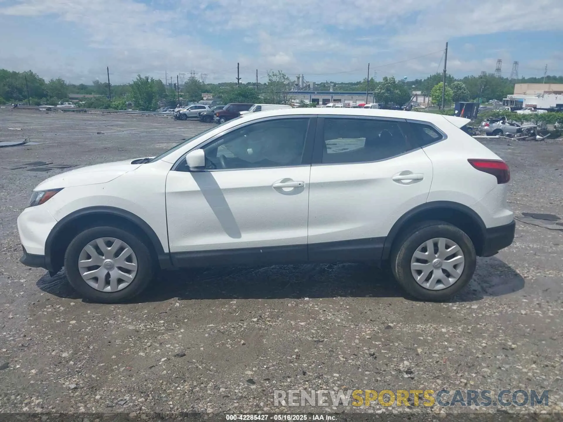 14 Photograph of a damaged car JN1BJ1CR1KW316175 NISSAN ROGUE SPORT 2019