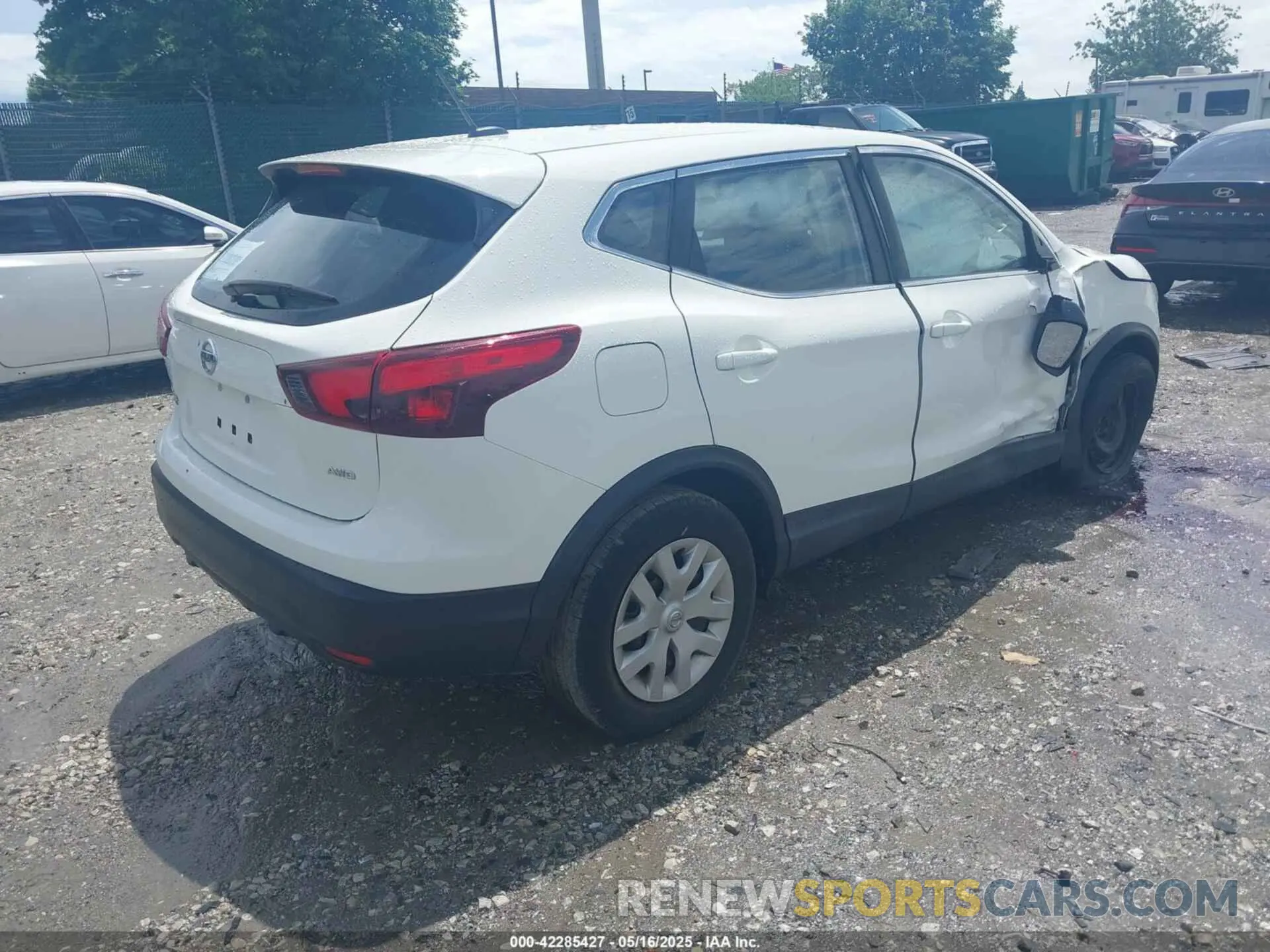 4 Photograph of a damaged car JN1BJ1CR1KW316175 NISSAN ROGUE SPORT 2019