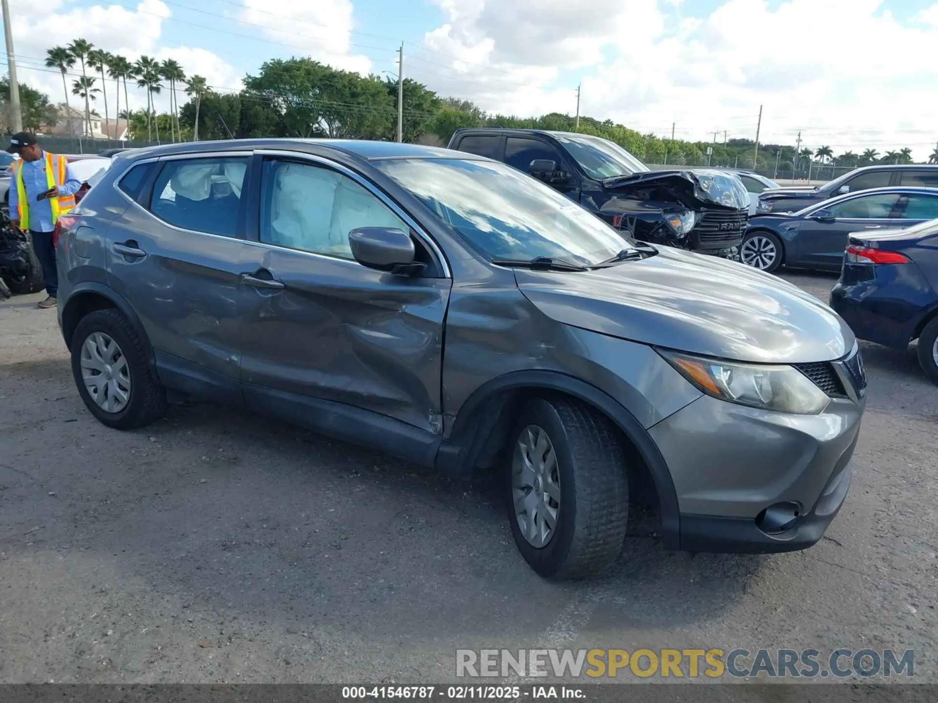 1 Photograph of a damaged car JN1BJ1CR1KW333834 NISSAN ROGUE SPORT 2019
