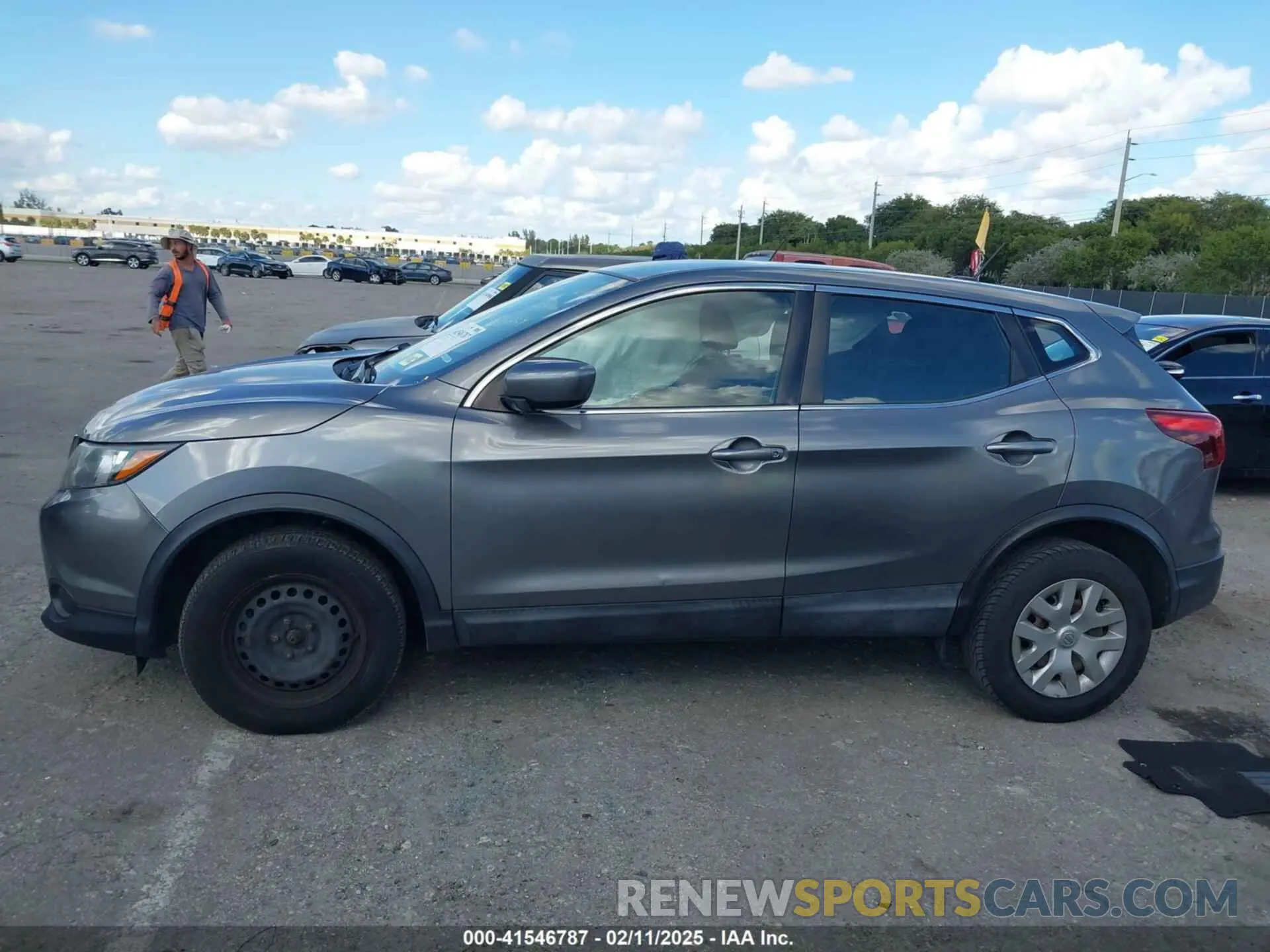 14 Photograph of a damaged car JN1BJ1CR1KW333834 NISSAN ROGUE SPORT 2019