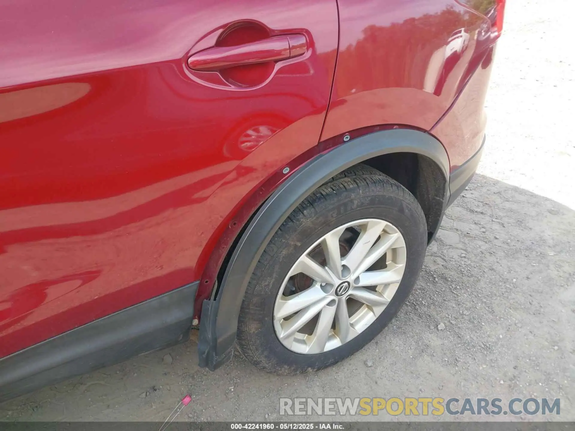 17 Photograph of a damaged car JN1BJ1CR1KW336183 NISSAN ROGUE SPORT 2019