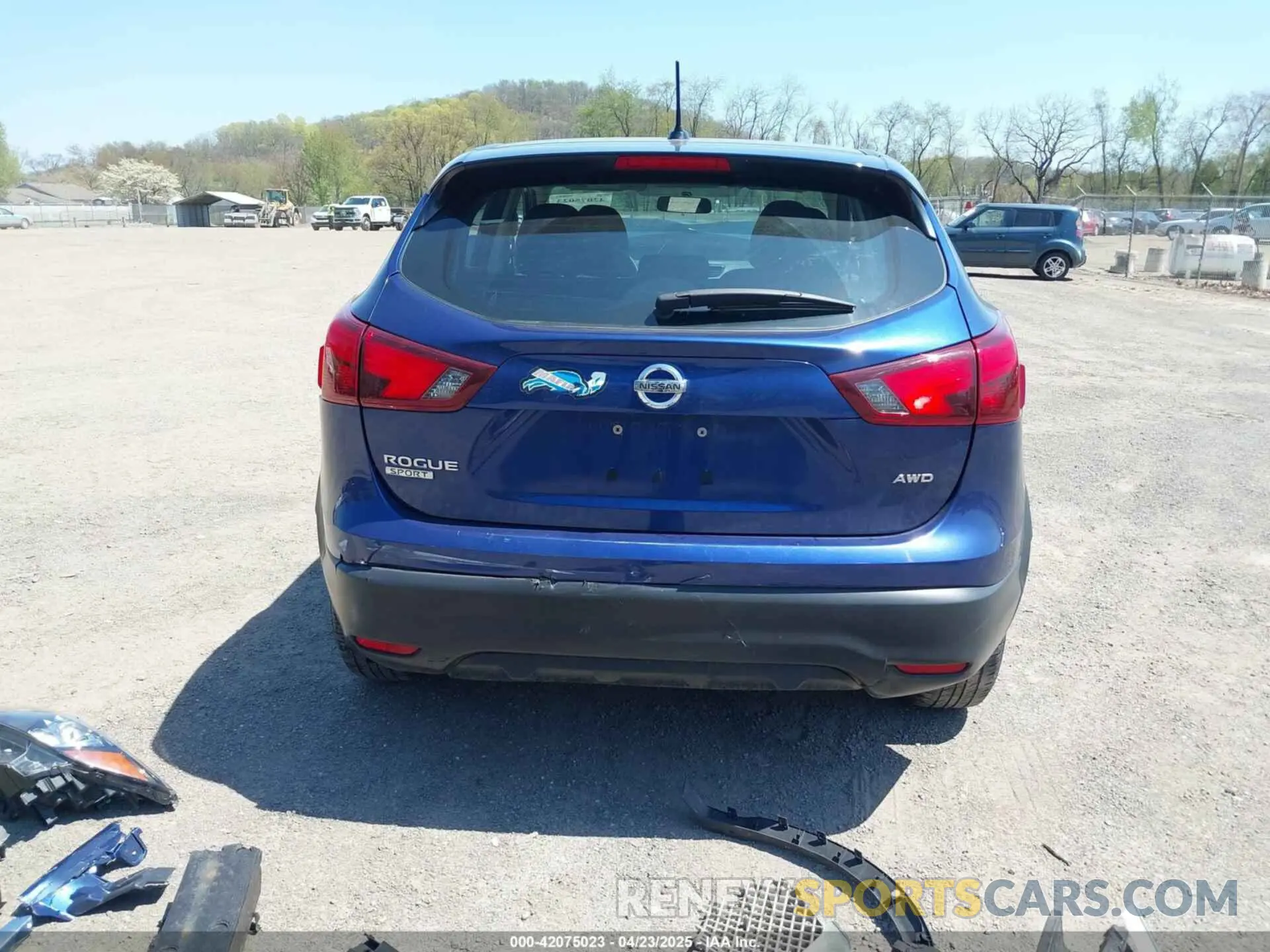 17 Photograph of a damaged car JN1BJ1CR1KW337141 NISSAN ROGUE SPORT 2019